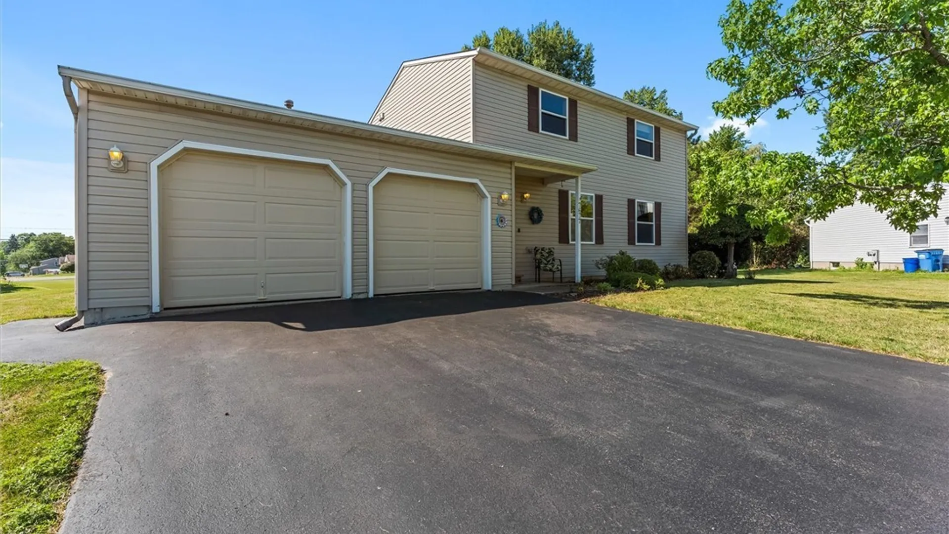 Property at 7677 Glenview Drive, Cicero, NY 13212 3