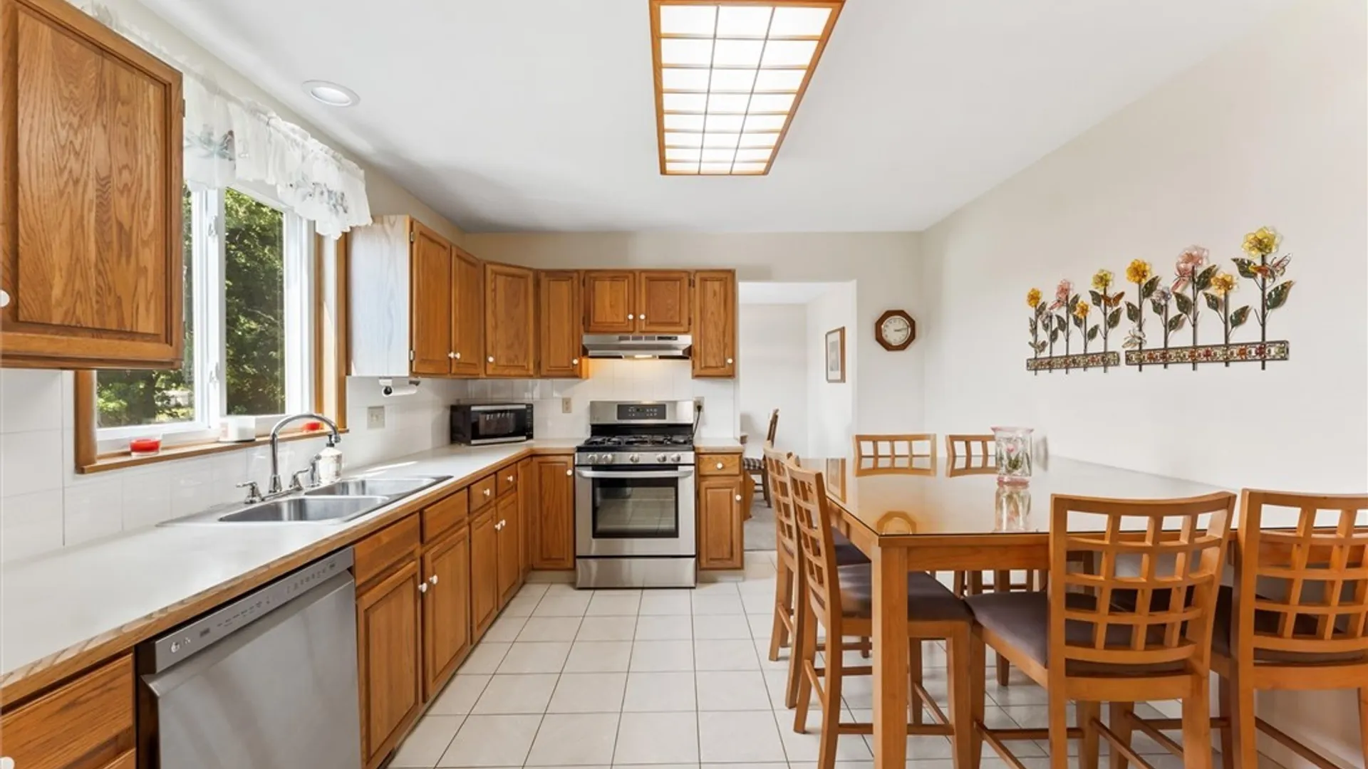 Property at 7677 Glenview Drive, Cicero, NY 13212 13