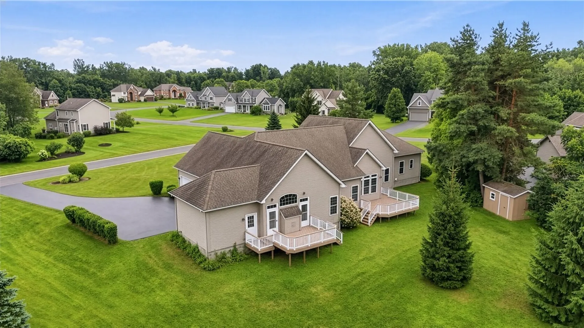 Property at 11 Ashland Oaks Circle, Ogden, NY 14559 3