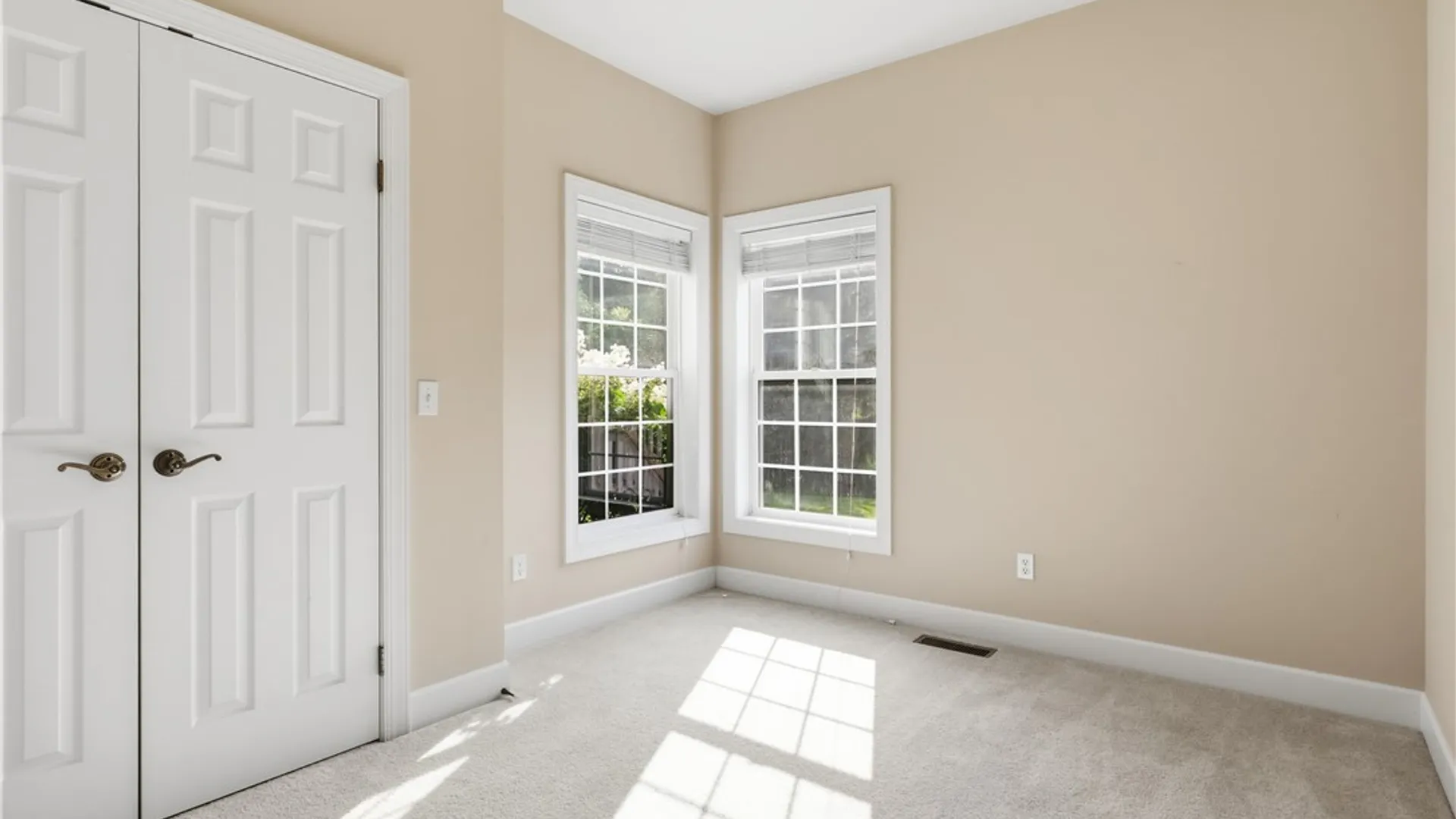 Property at 11 Ashland Oaks Circle, Ogden, NY 14559 41