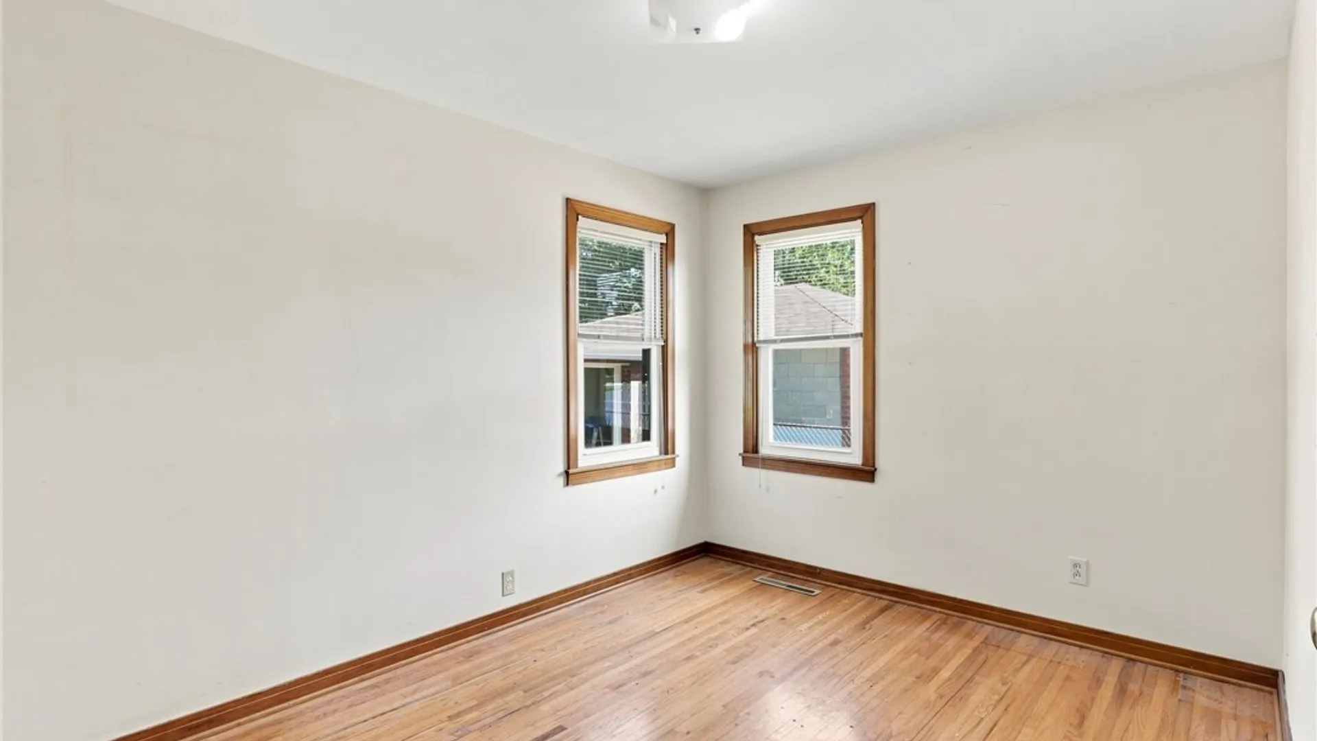 Property at 415 73rd Street, Niagara Falls, NY 14304 12