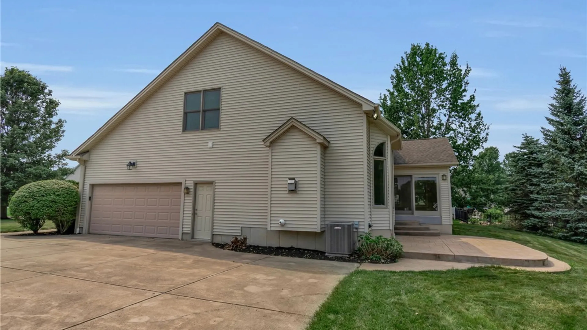 Property at 9668 Carmelo Court, Clarence, NY 14032 36