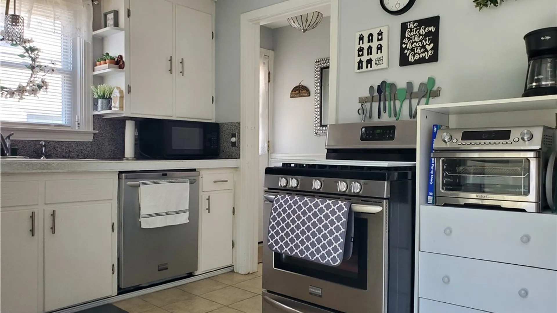 Property at 20 Emerald Drive, West Seneca, NY 14224 37