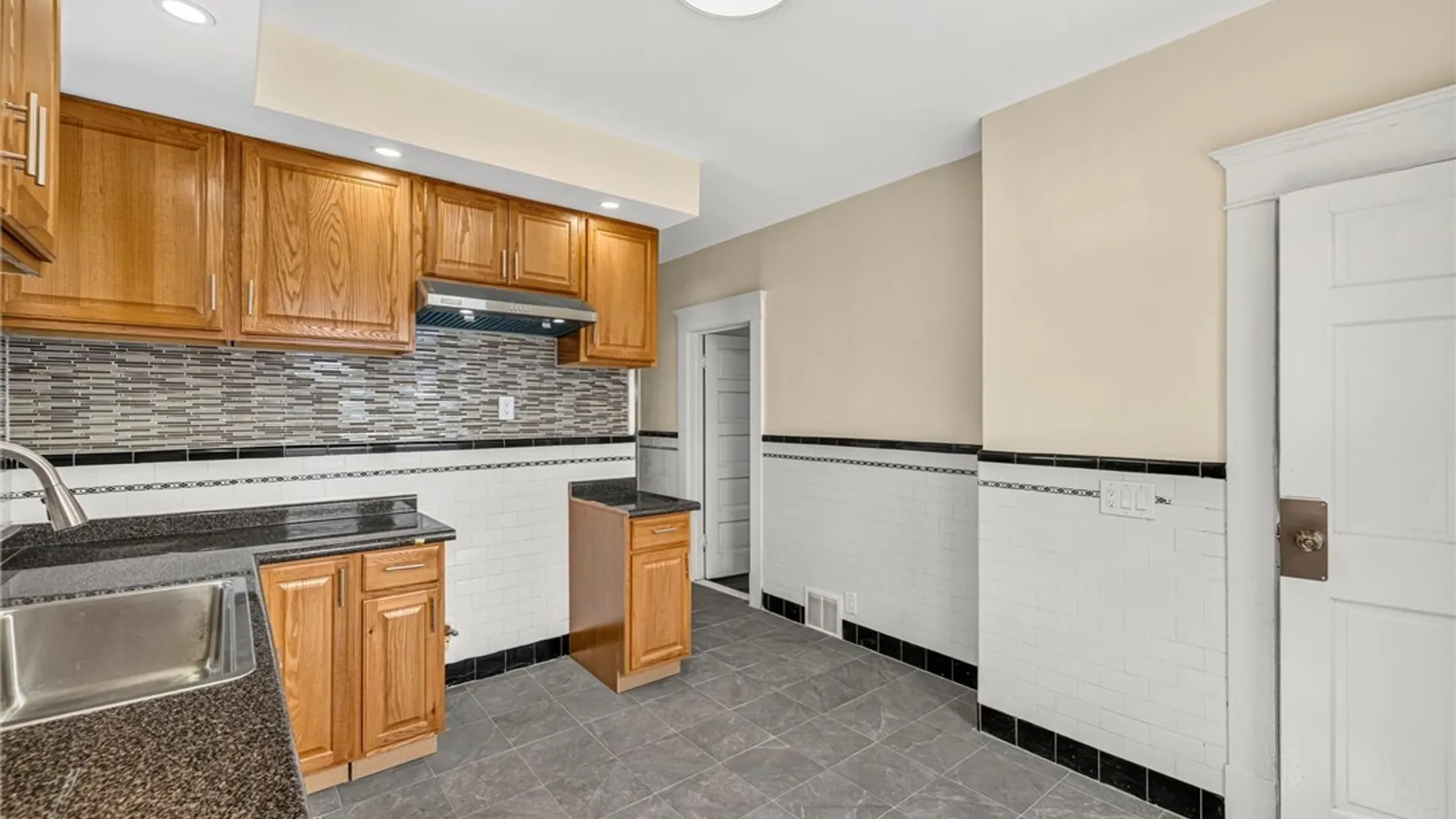 Property at 185 Wakefield Avenue, Buffalo, NY 14214 36