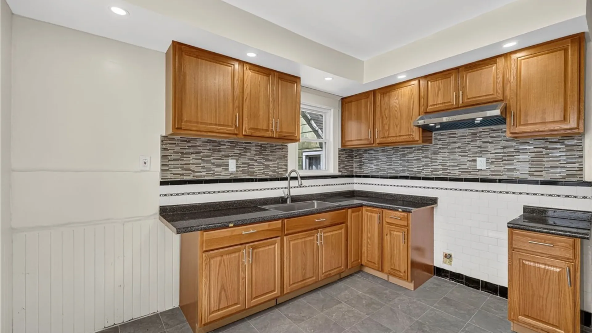 Property at 185 Wakefield Avenue, Buffalo, NY 14214 37