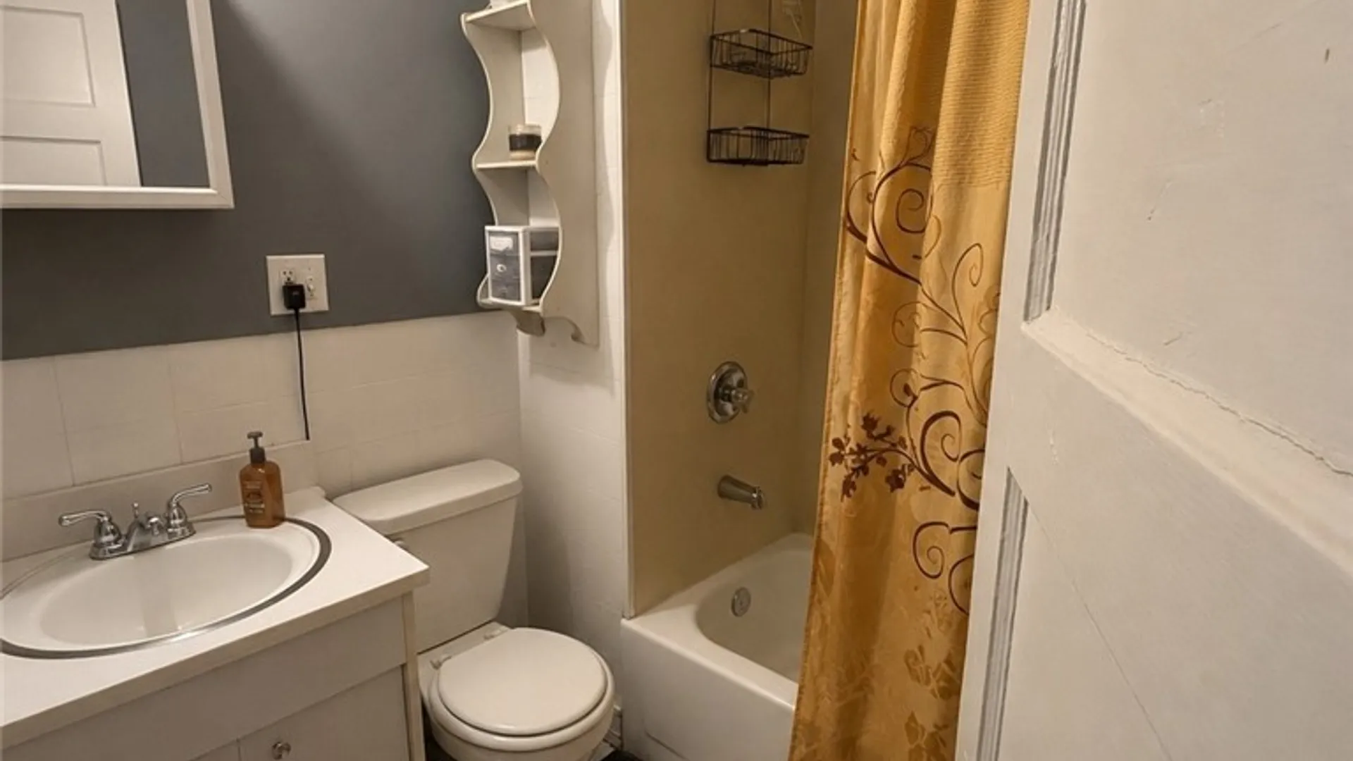 Property at 467 W Delavan Avenue, Buffalo, NY 14213 23