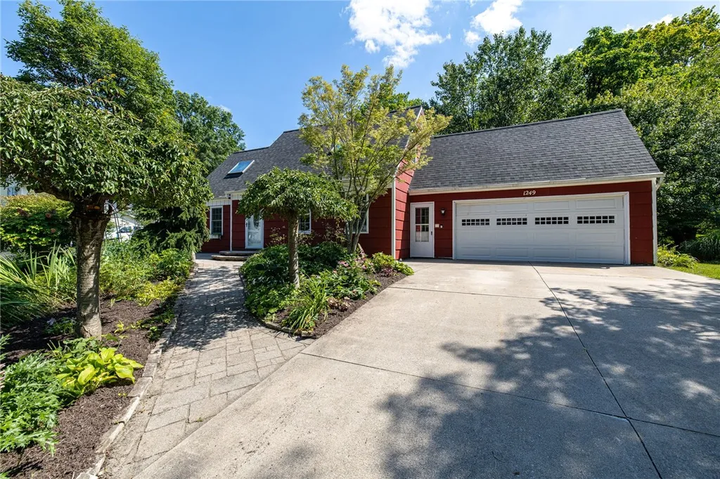 Property at 1249 Imperial Drive, Webster, NY 14580
