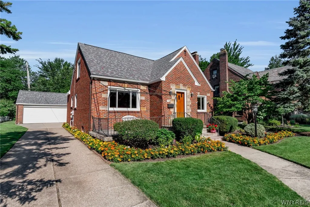 Property at 24 Wilshire Road, Tonawanda, NY 14217