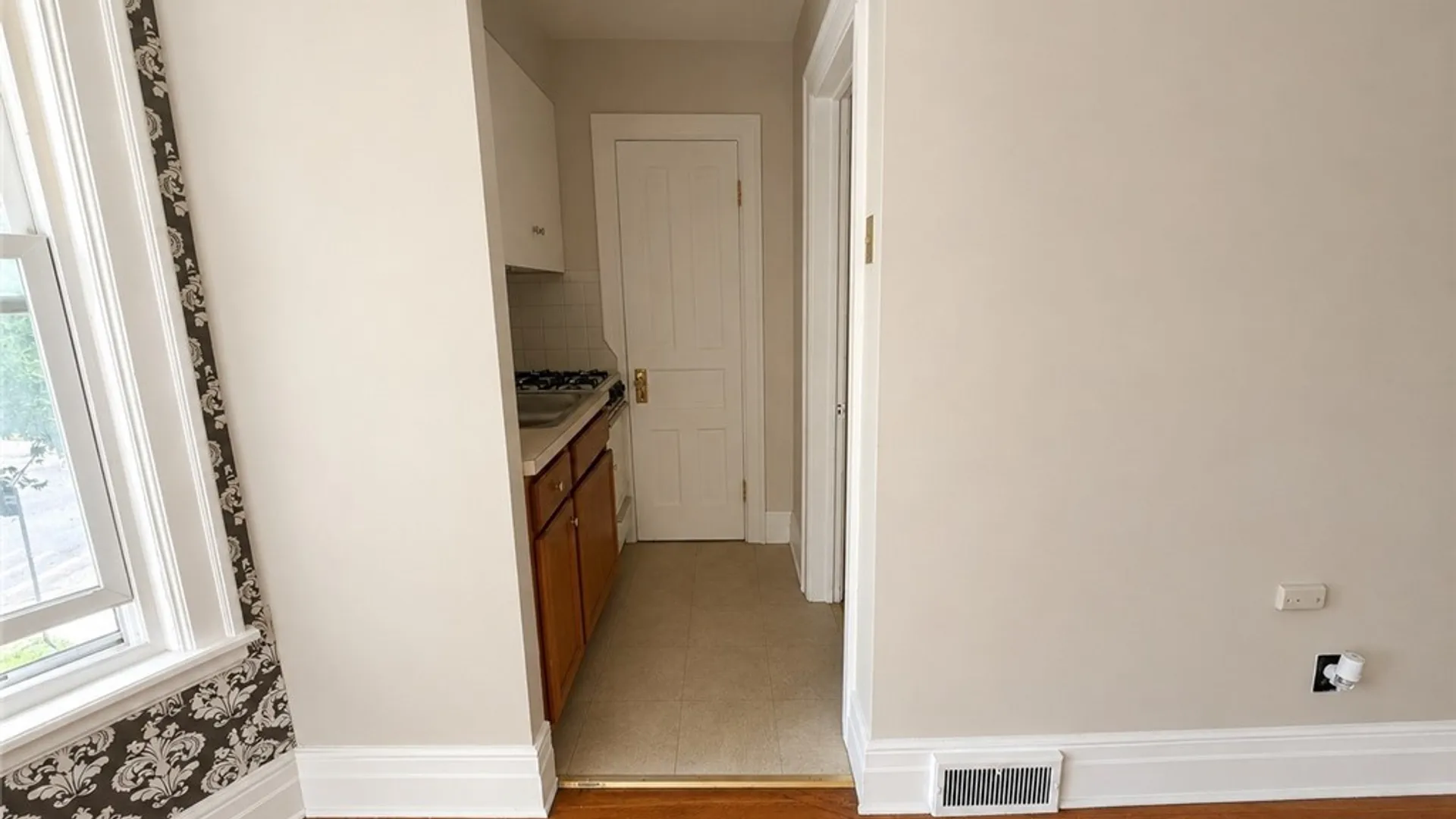 Property at 390 W Delavan Avenue, Buffalo, NY 14213 5