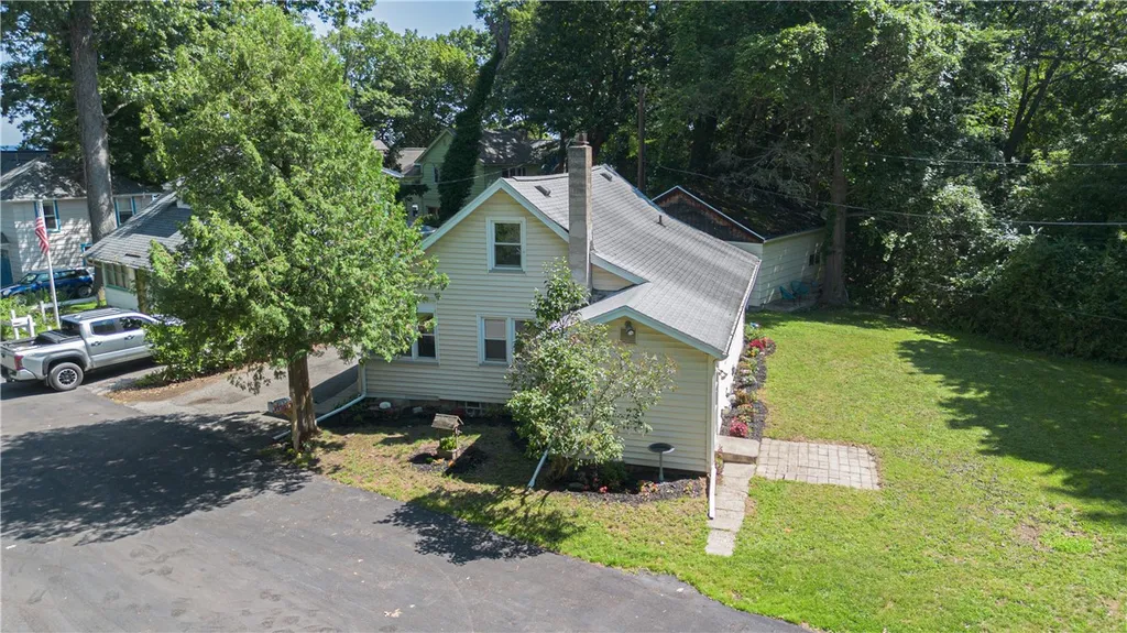 Property at 10 Scenic View Drive, Irondequoit, NY 14622