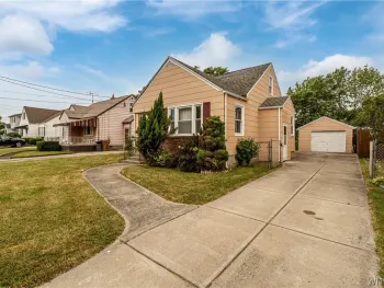 Property at 124 Park Edge Dr, Cheektowaga, NY 14225