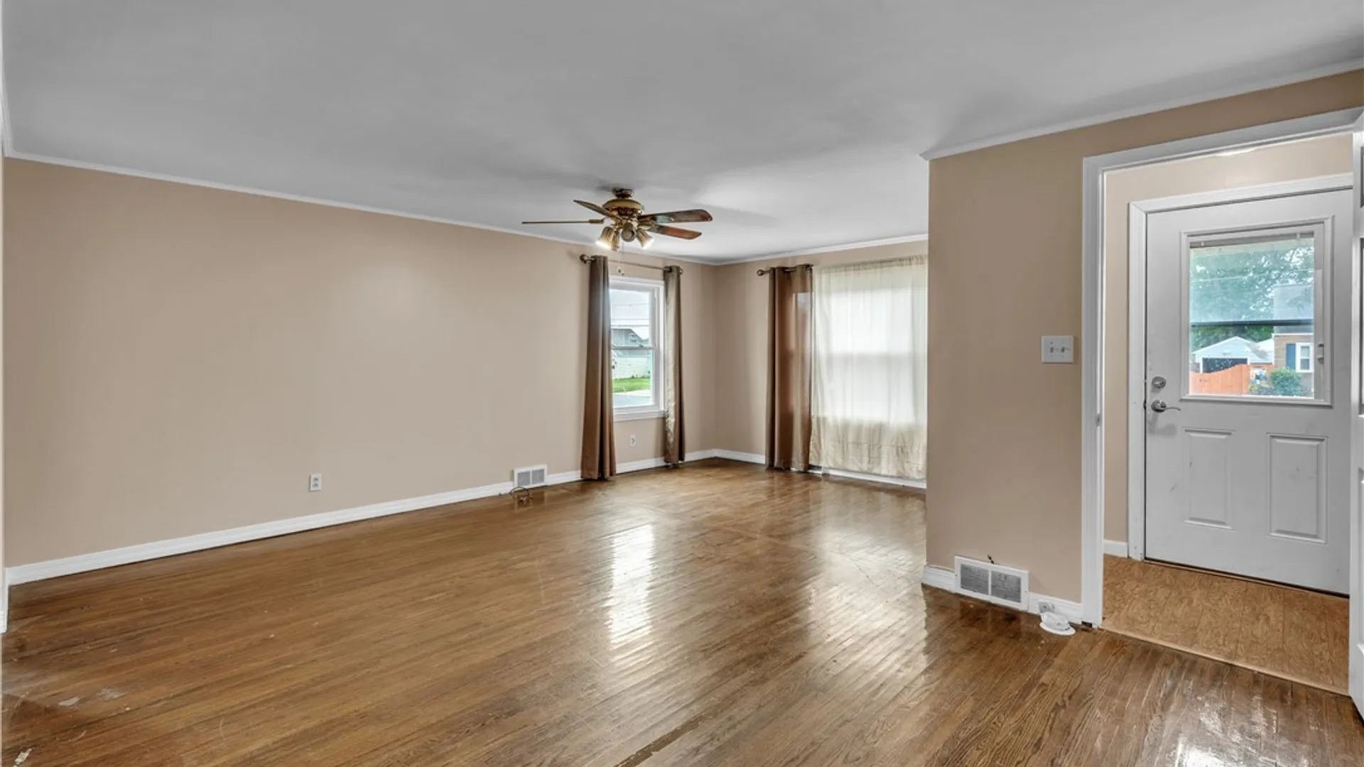 Property at 124 Park Edge Dr, Cheektowaga, NY 14225 11
