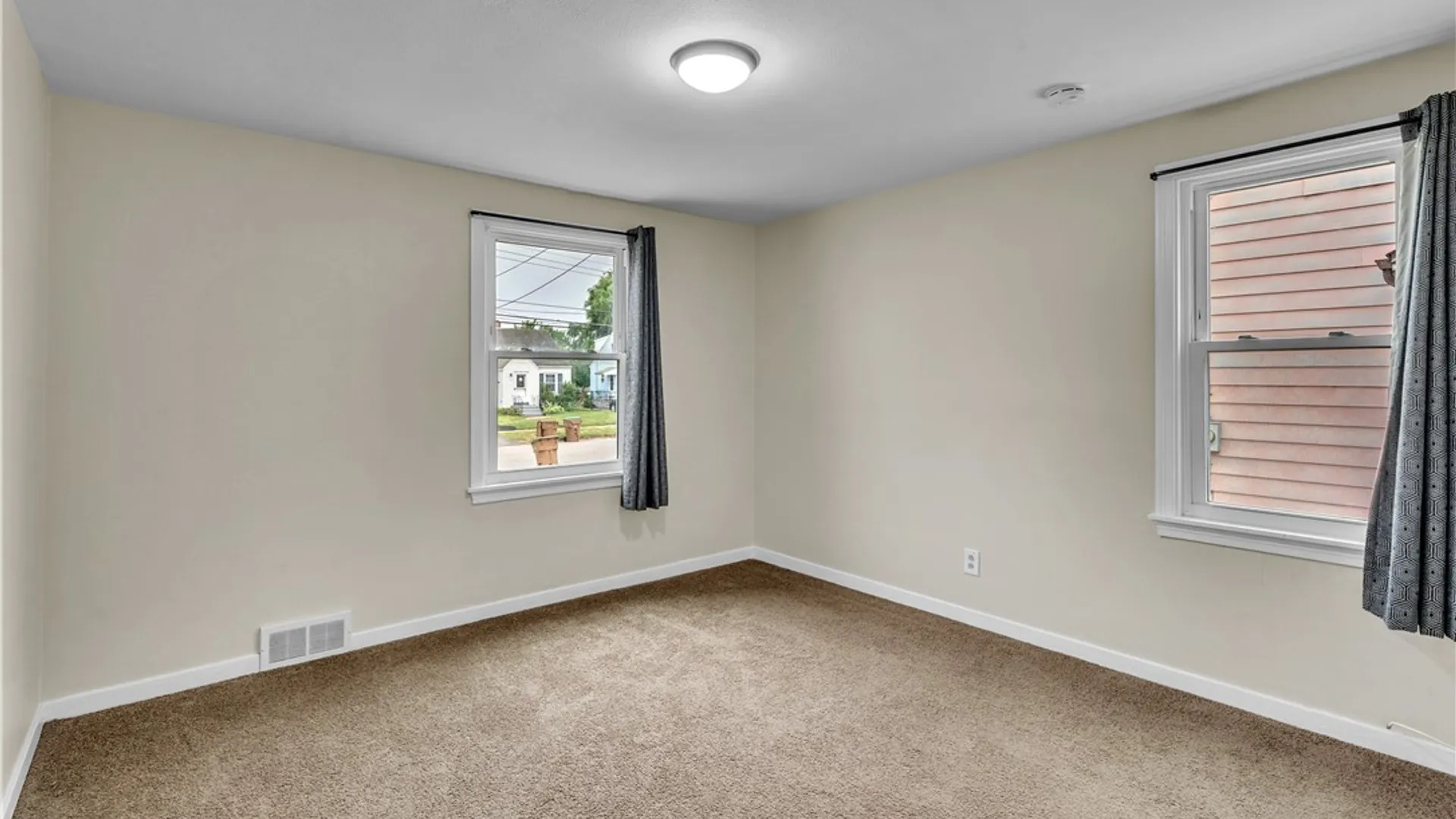 Property at 124 Park Edge Dr, Cheektowaga, NY 14225 30