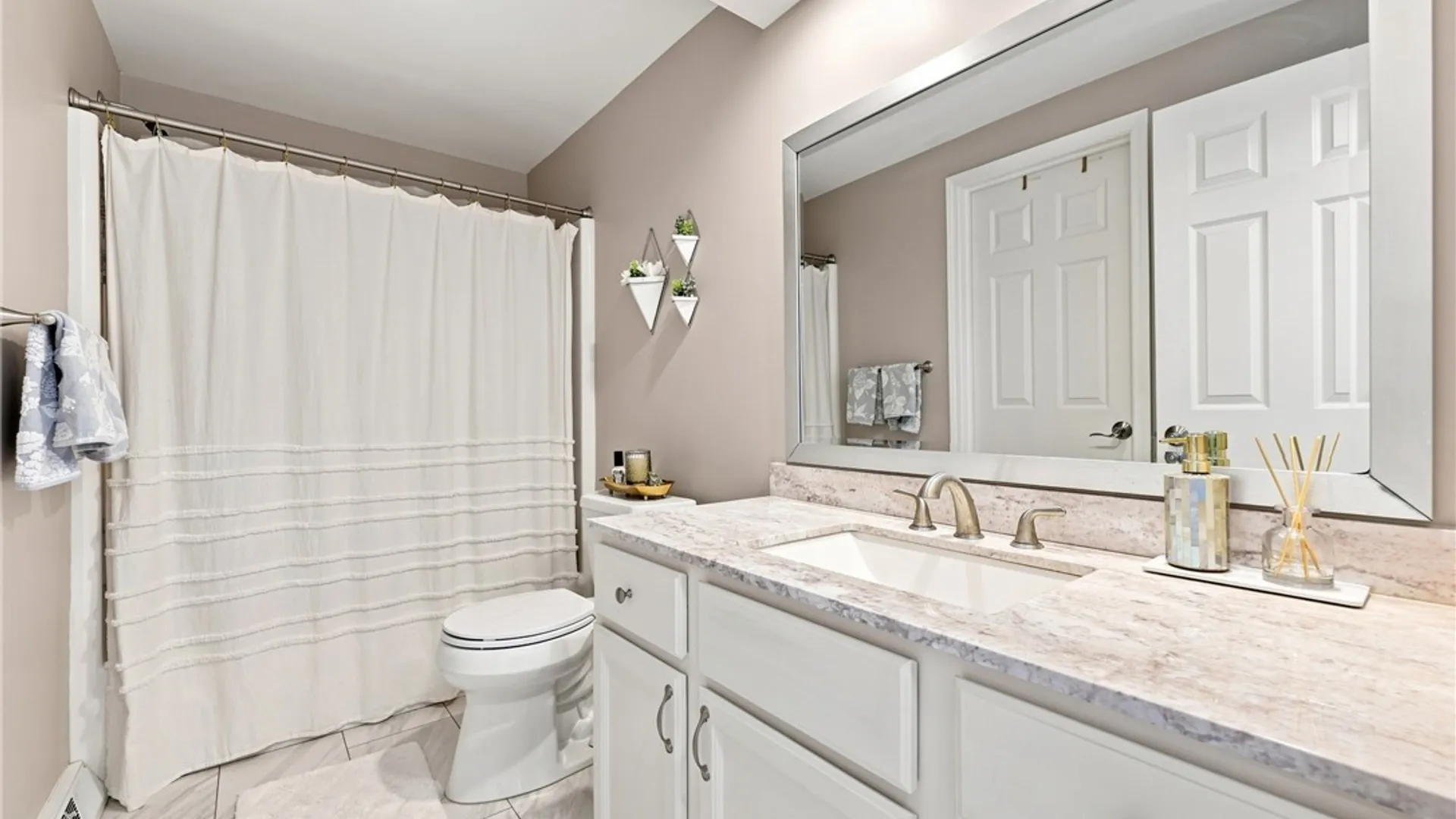 Property at 5477 Village Station Circle, Clarence, NY 14221 28