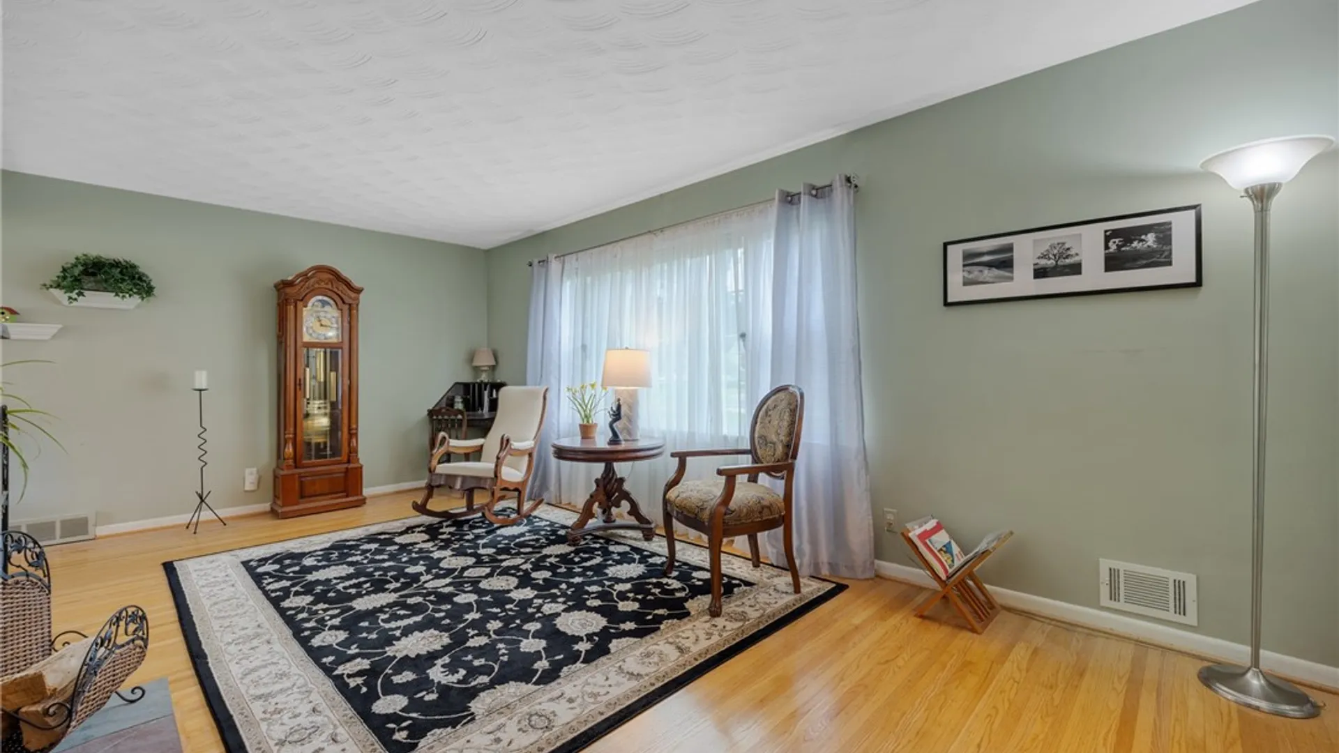 Property at 196 Orchard Park Boulevard, Irondequoit, NY 14609 12