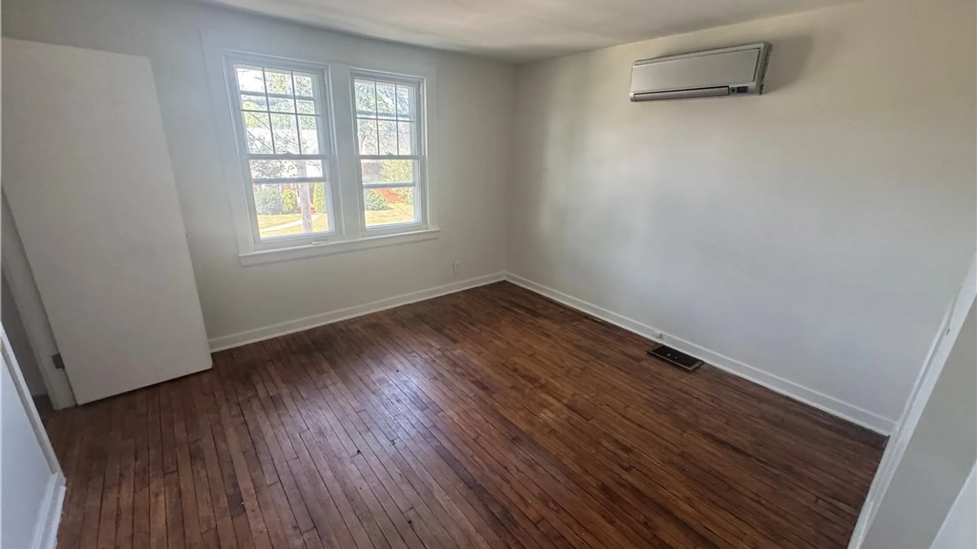 Property at 221 Evergreen Place, Cheektowaga, NY 14225 8
