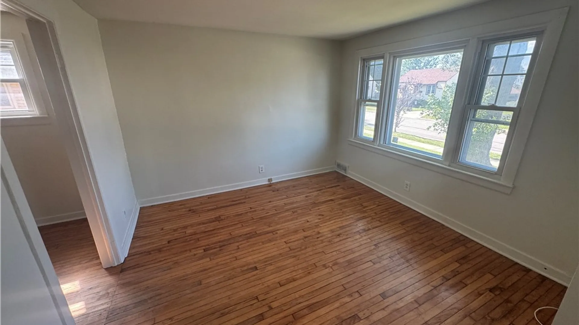 Property at 221 Evergreen Place, Cheektowaga, NY 14225 9