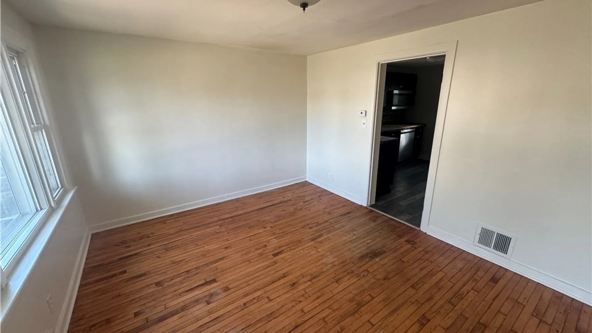 Property at 221 Evergreen Place, Cheektowaga, NY 14225 10