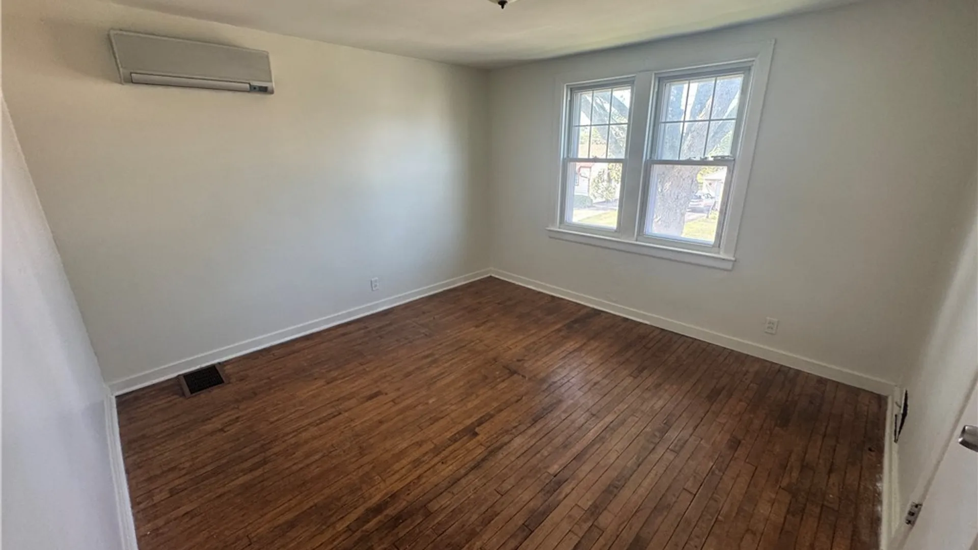 Property at 221 Evergreen Place, Cheektowaga, NY 14225 11