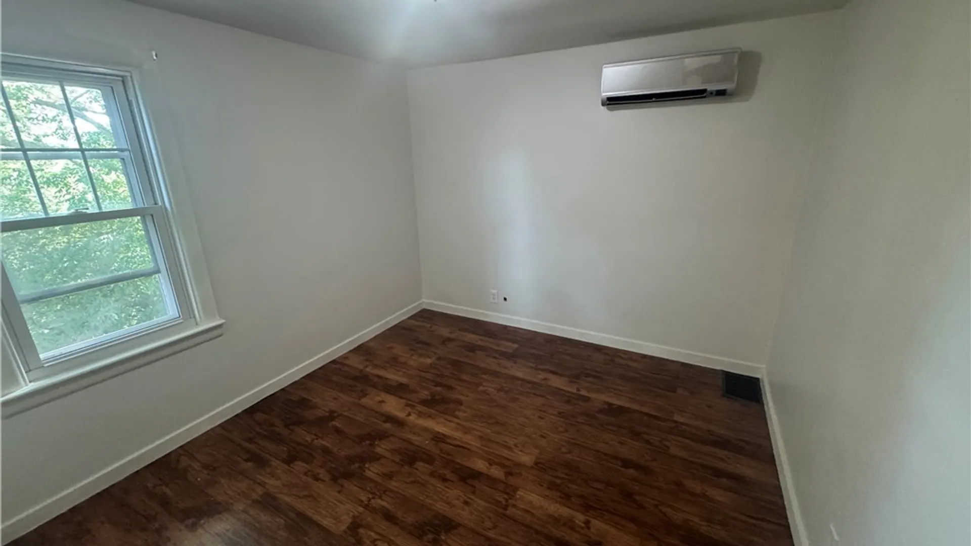 Property at 221 Evergreen Place, Cheektowaga, NY 14225 13