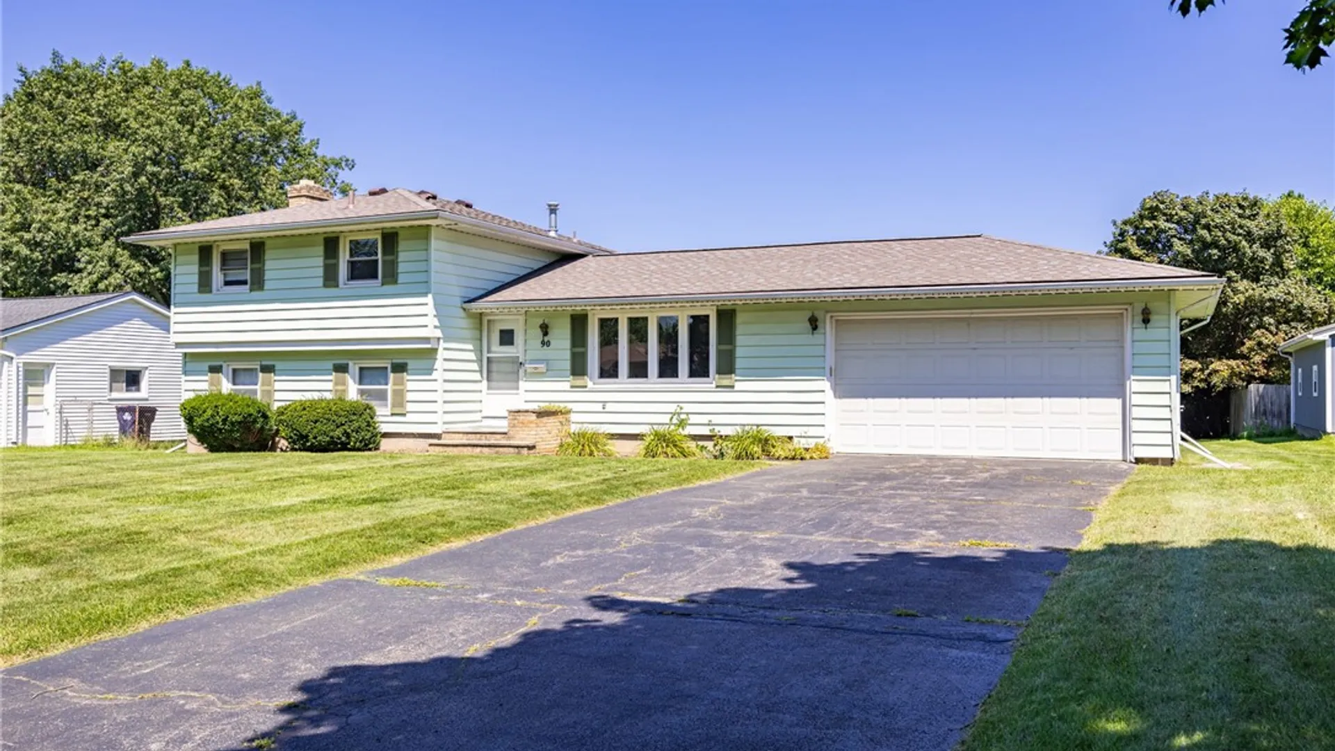 Property at 90 Oakbend Lane, Irondequoit, NY 14617 3