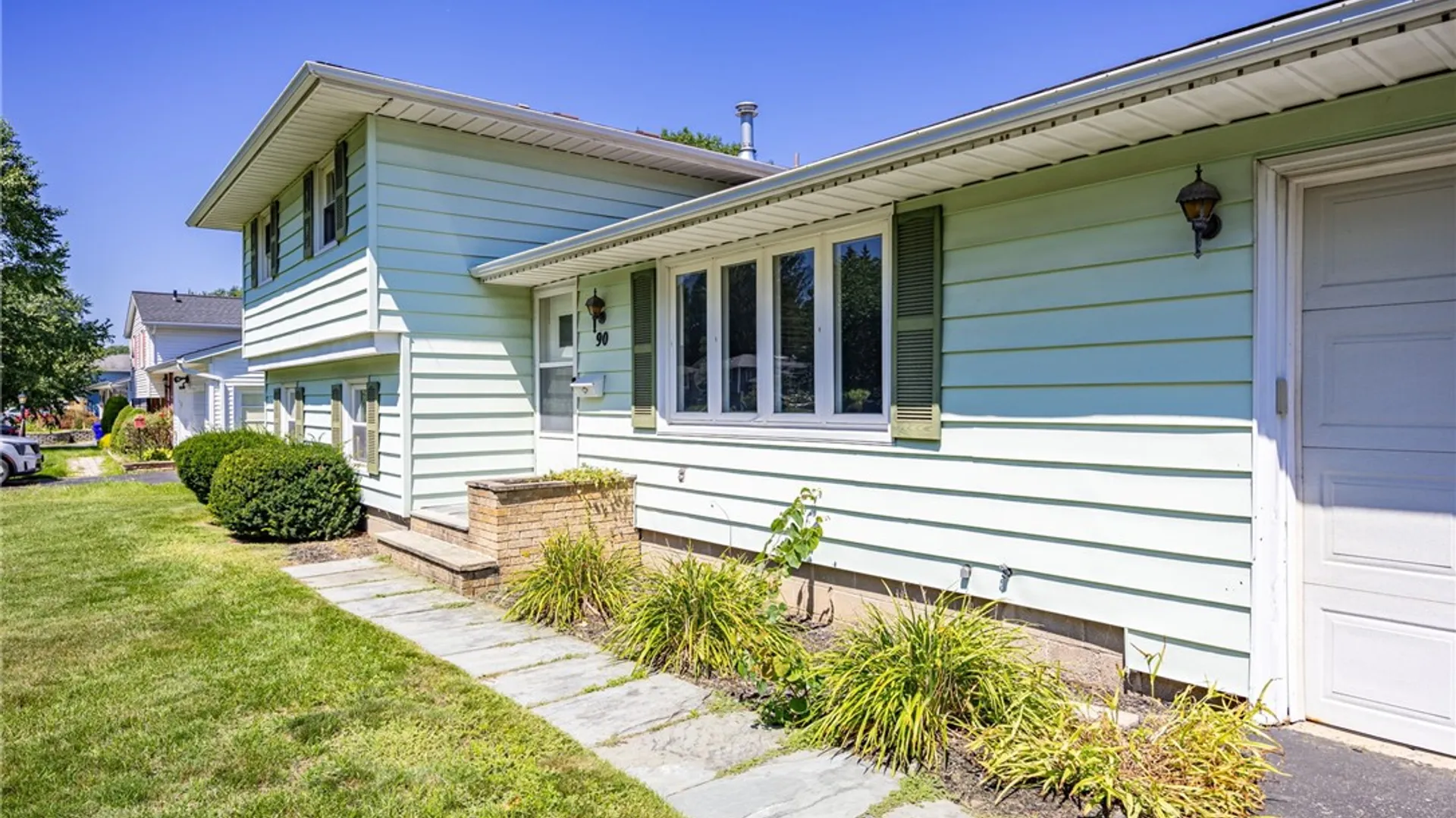 Property at 90 Oakbend Lane, Irondequoit, NY 14617 4