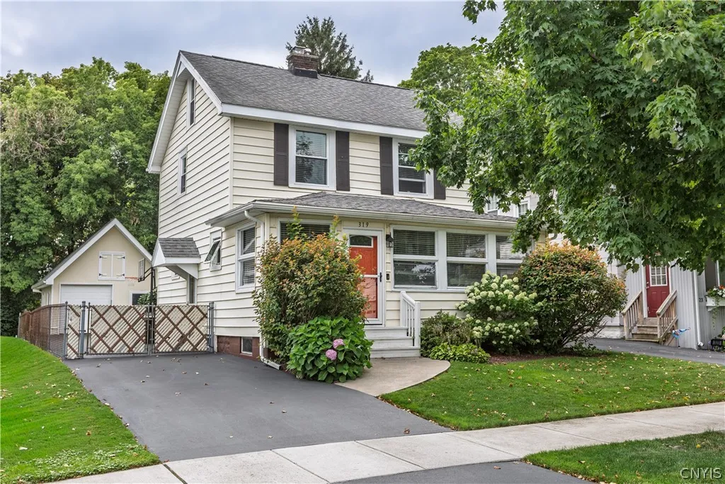 Property at 319 Ridgewood Drive, Syracuse, NY 13206