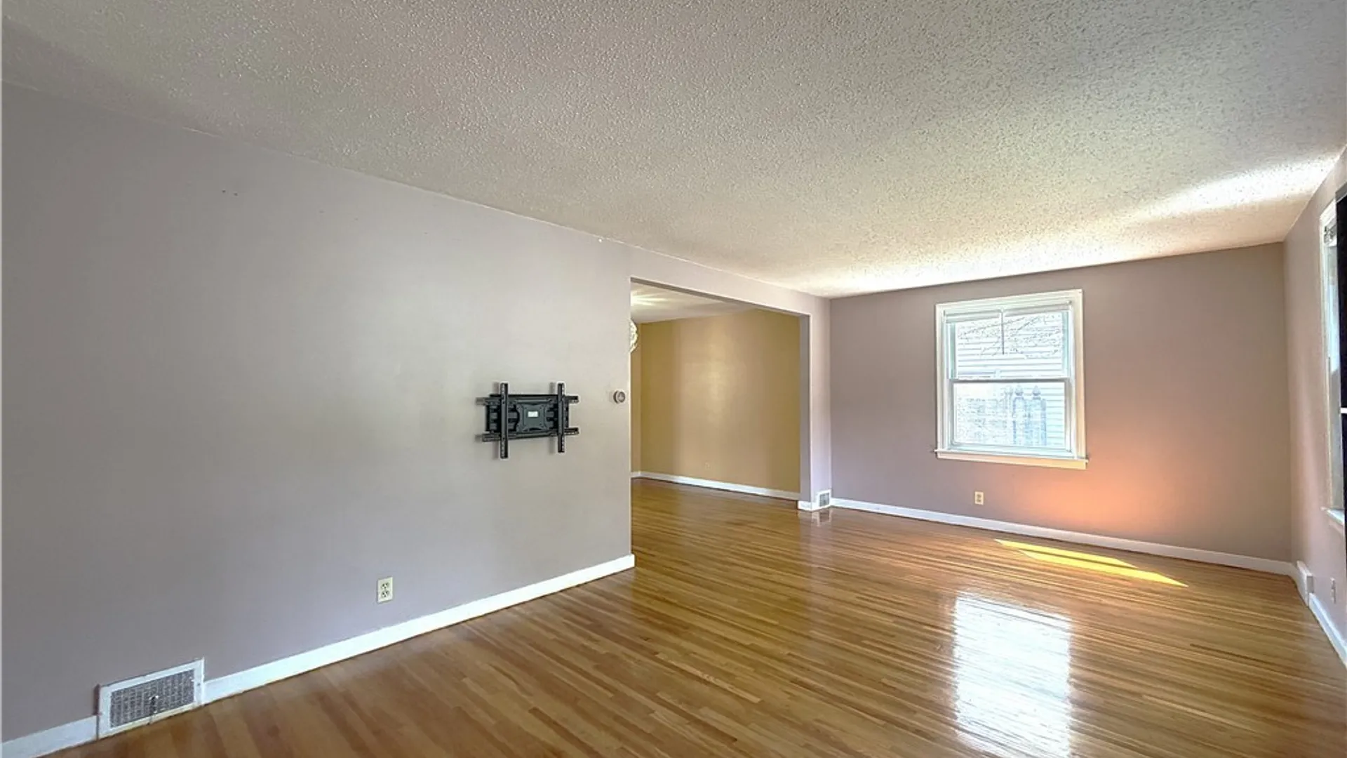 Property at 123 Hiler Avenue, Tonawanda, NY 14217 3