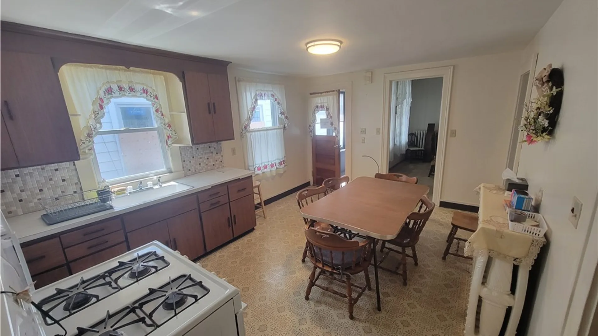 Property at 606 E Division Street, Syracuse, NY 13208 4