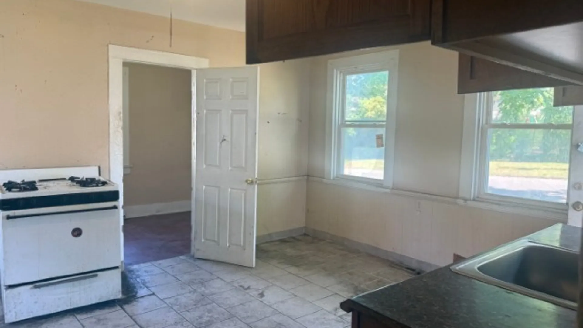 Property at 919 Danforth Street, Syracuse, NY 13208 4