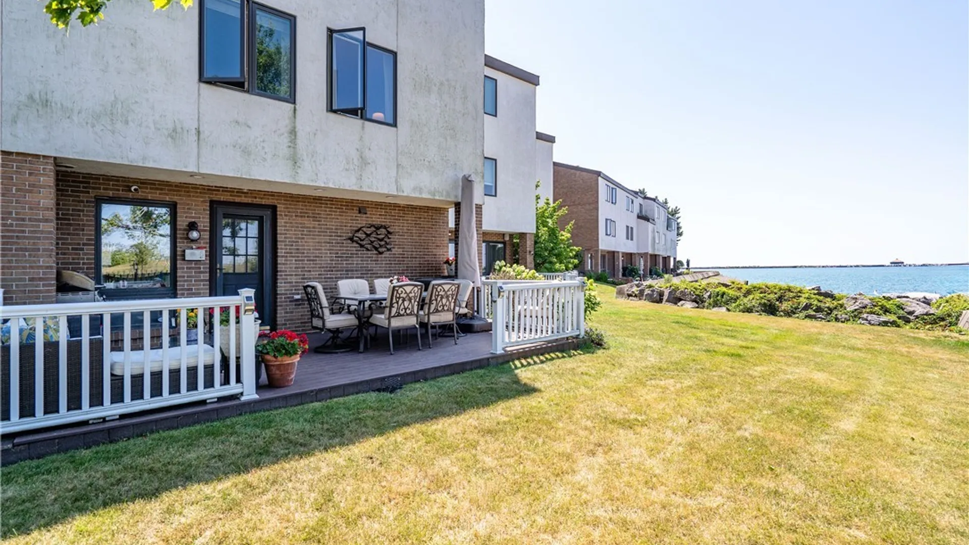 Property at 15 Harbour Pointe, Buffalo, NY 14202 35