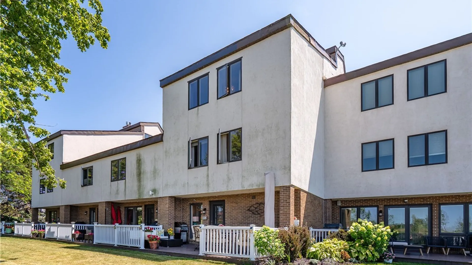 Property at 15 Harbour Pointe, Buffalo, NY 14202 40