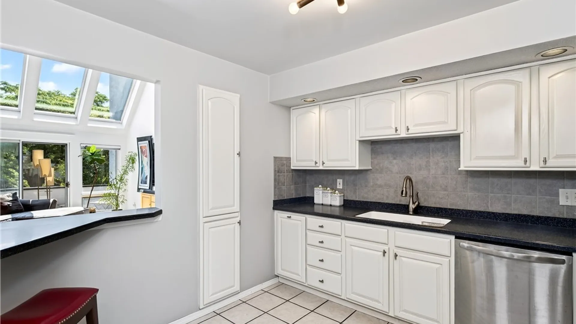 Property at 15 Harbour Pointe, Buffalo, NY 14202 16
