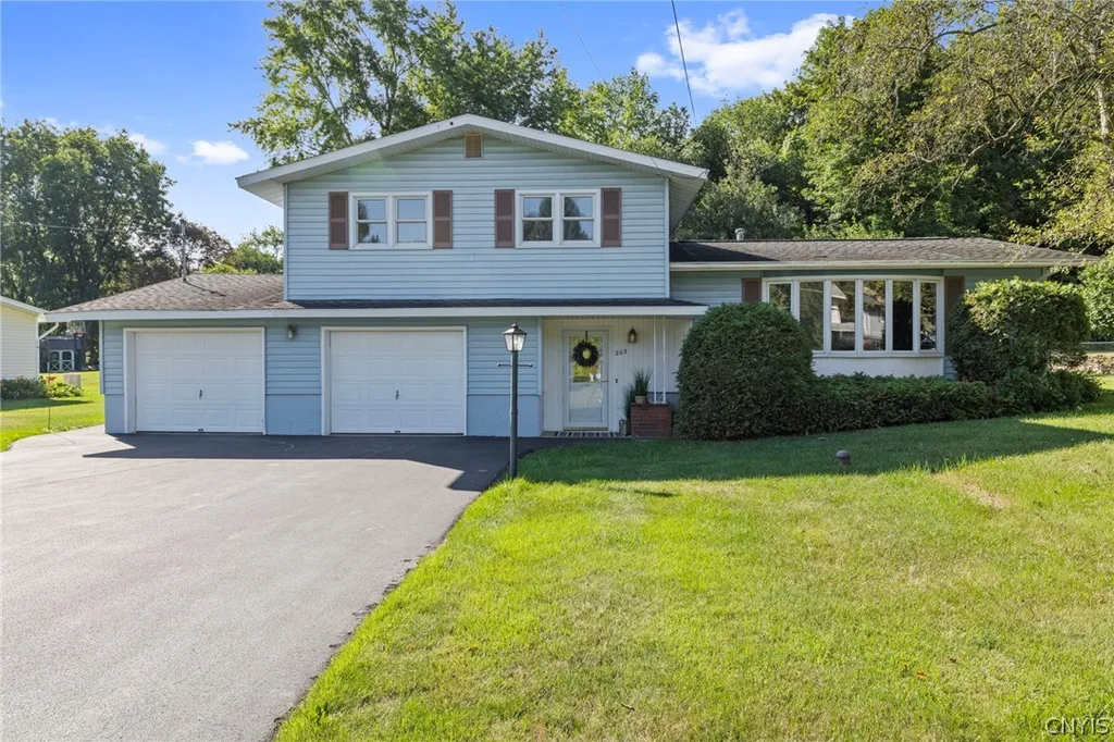 Property at 203 Oakridge Drive, Camillus, NY 13031