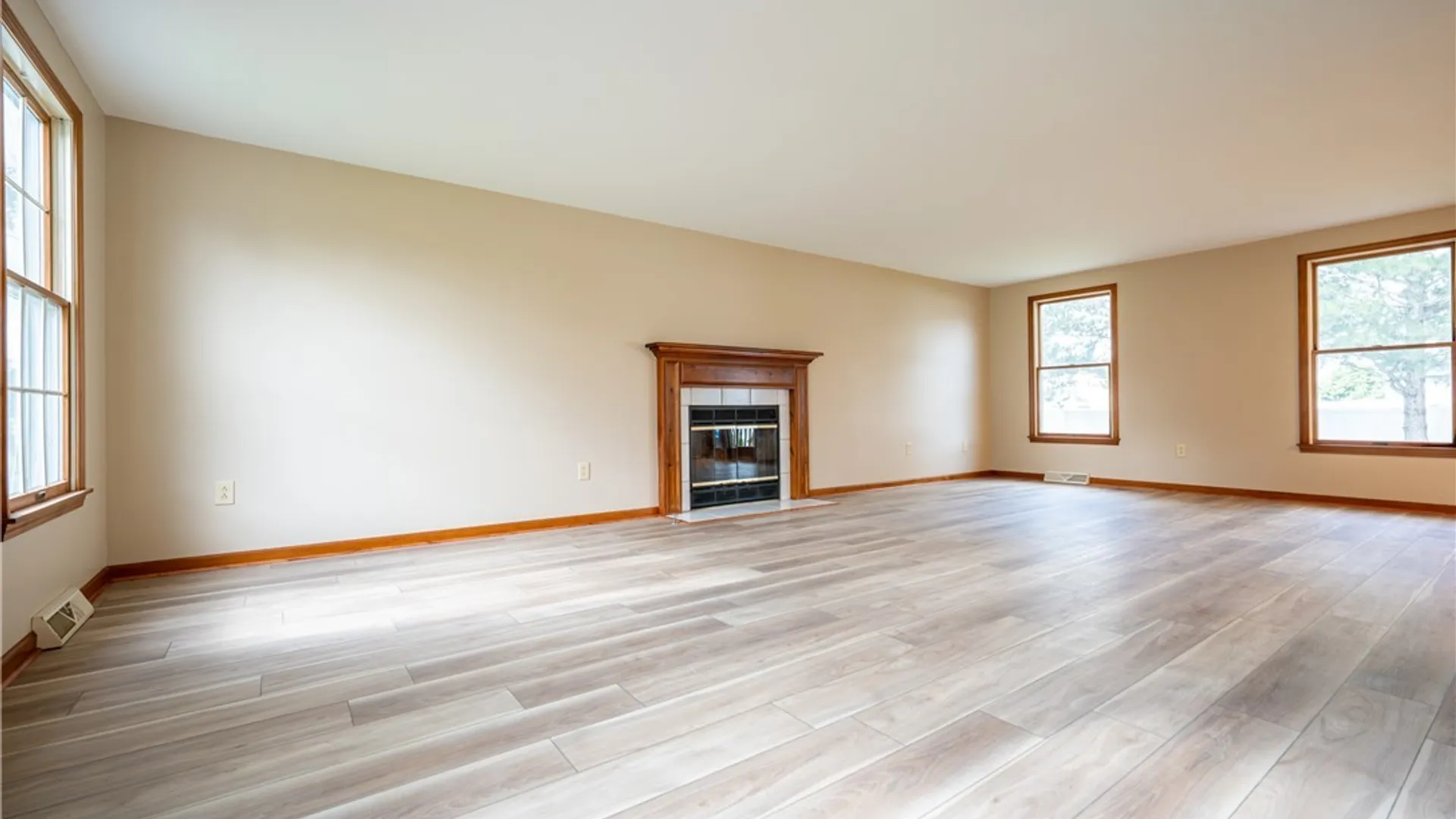 Property at 38 Hampton Court, Lancaster, NY 14086 11
