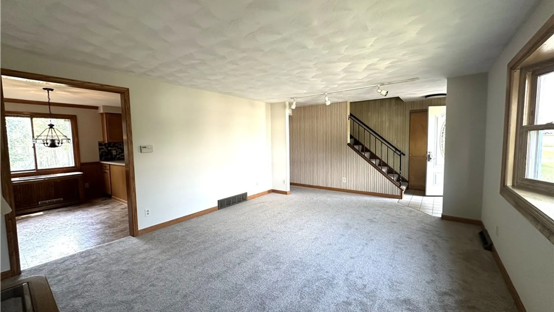 Property at 75 Caprice Drive, Cheektowaga, NY 14227 5