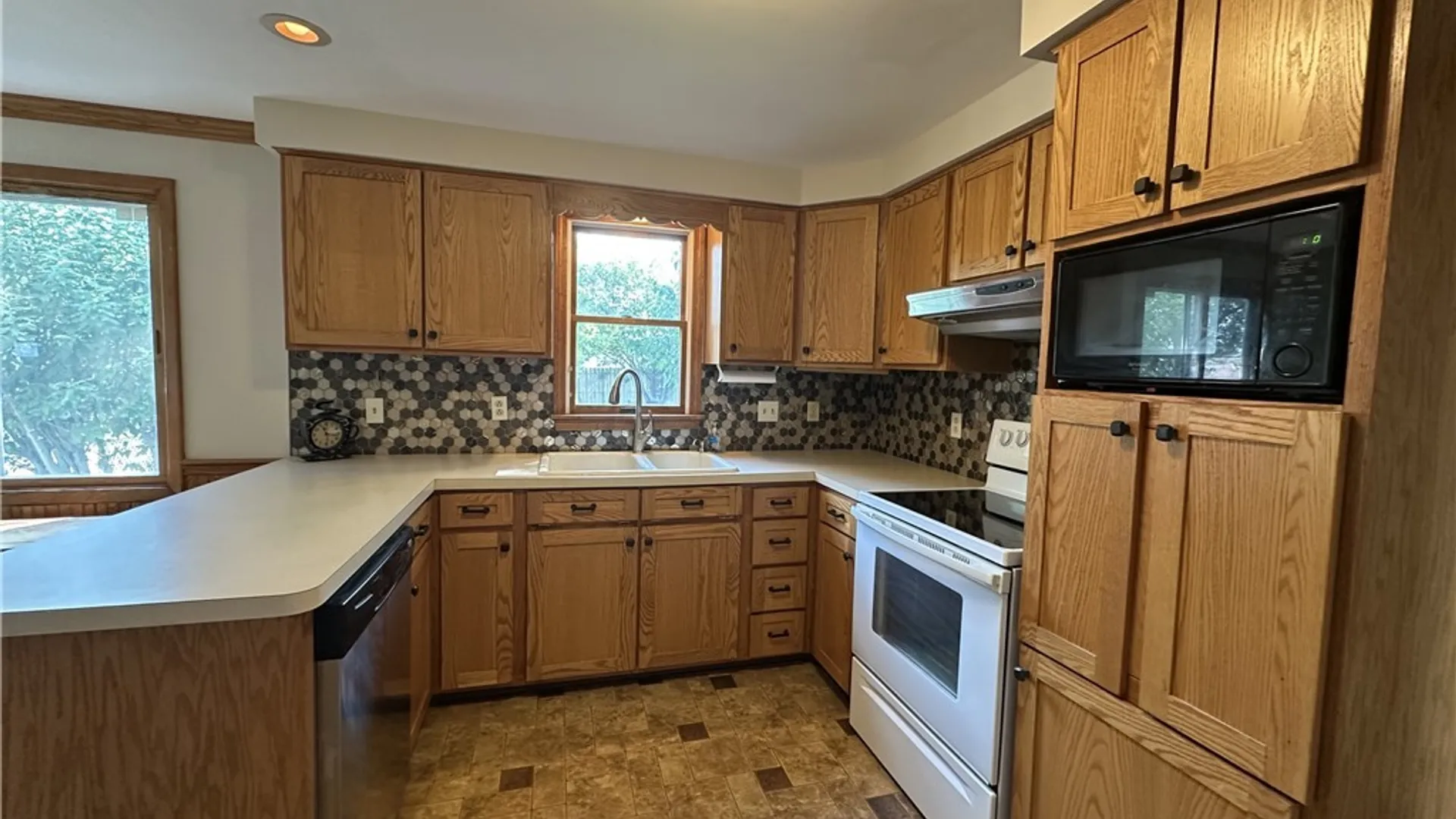 Property at 75 Caprice Drive, Cheektowaga, NY 14227 10