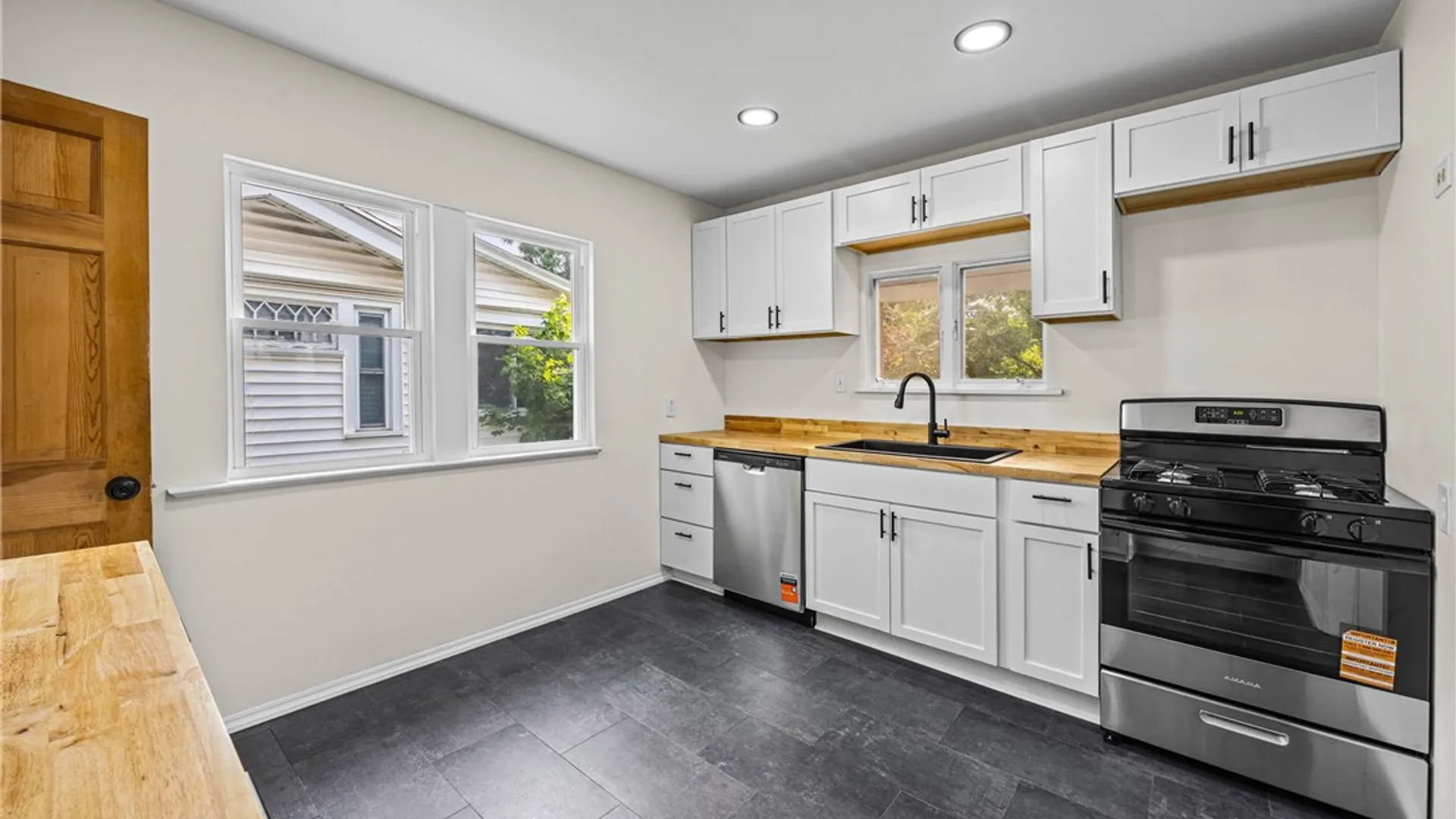 Property at 20 Duke St, Rochester, NY 14609 8