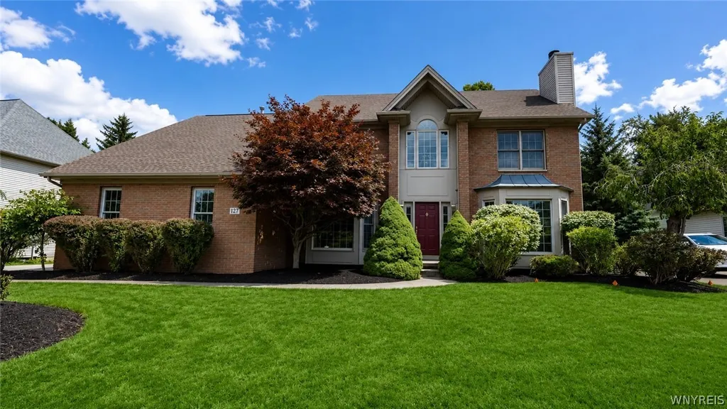 Property at 127 Covent Garden Ln, Amherst, NY 14221