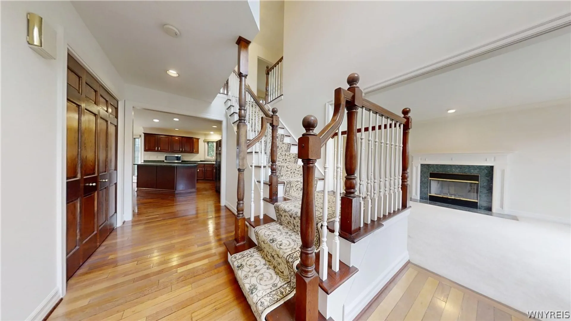 Property at 127 Covent Garden Ln, Amherst, NY 14221 4