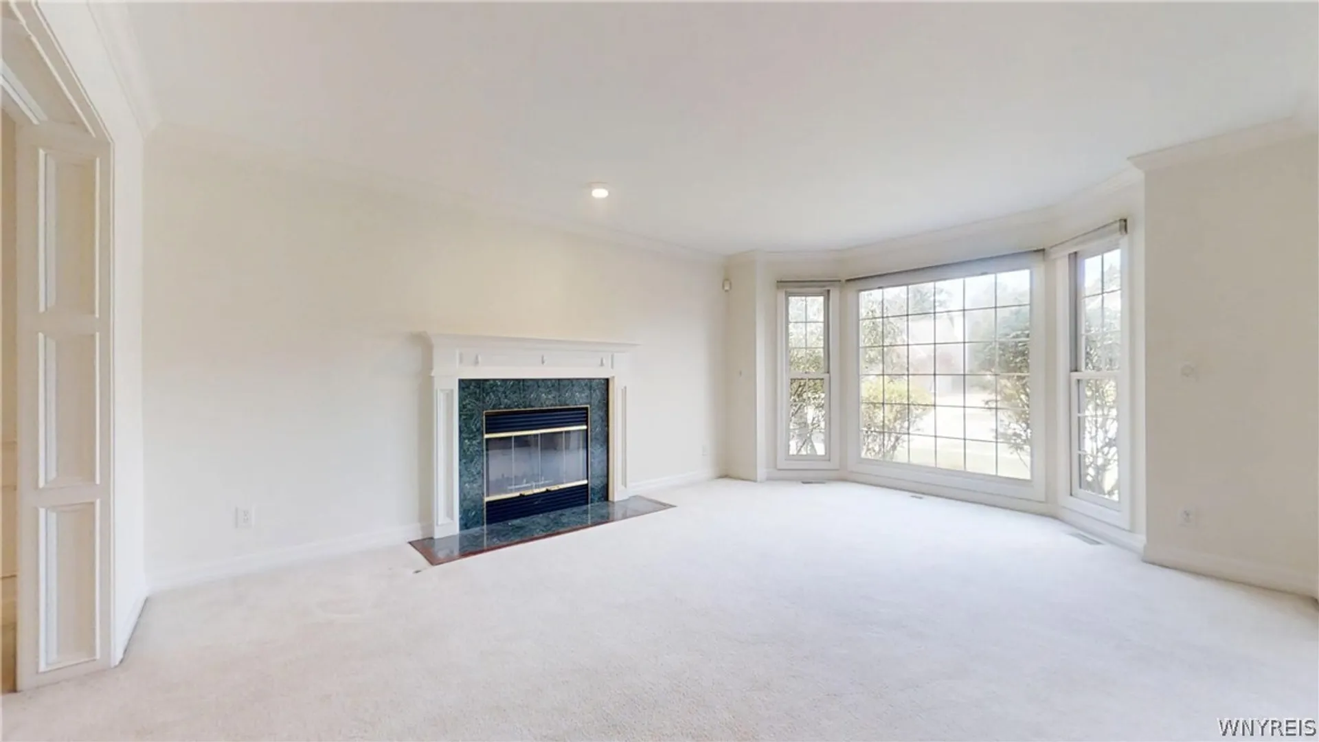 Property at 127 Covent Garden Ln, Amherst, NY 14221 7