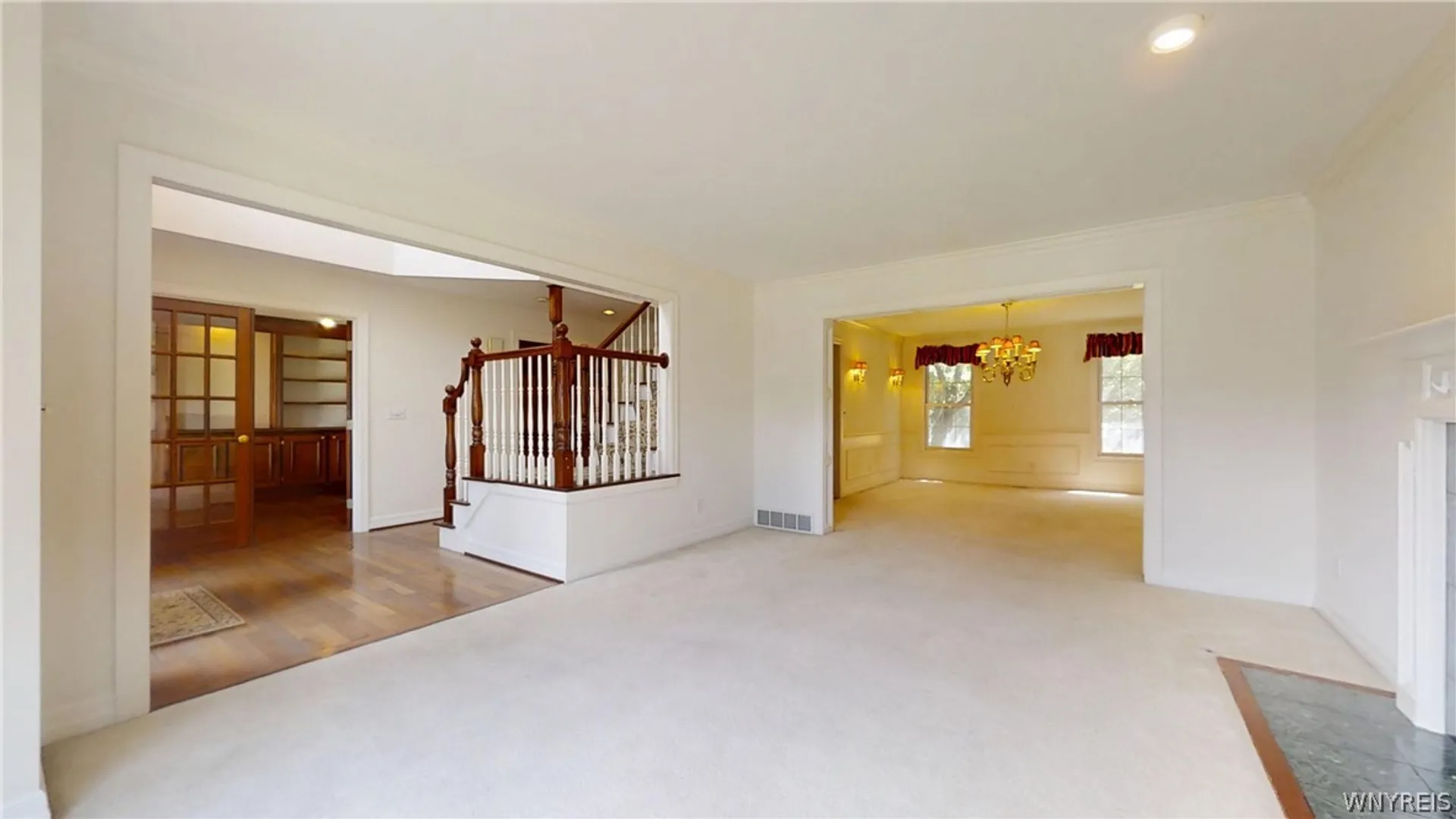 Property at 127 Covent Garden Ln, Amherst, NY 14221 9