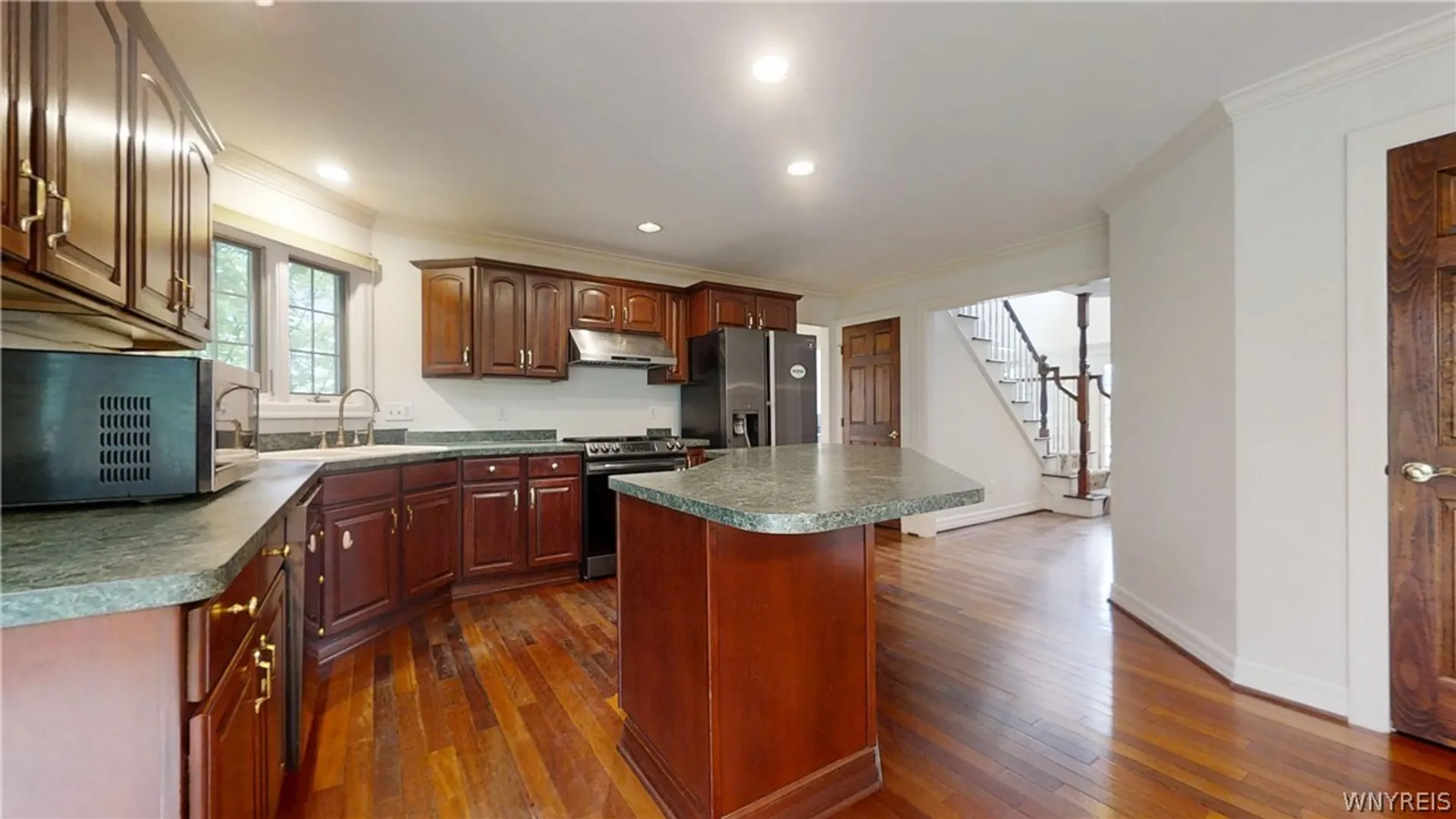 Property at 127 Covent Garden Ln, Amherst, NY 14221 20