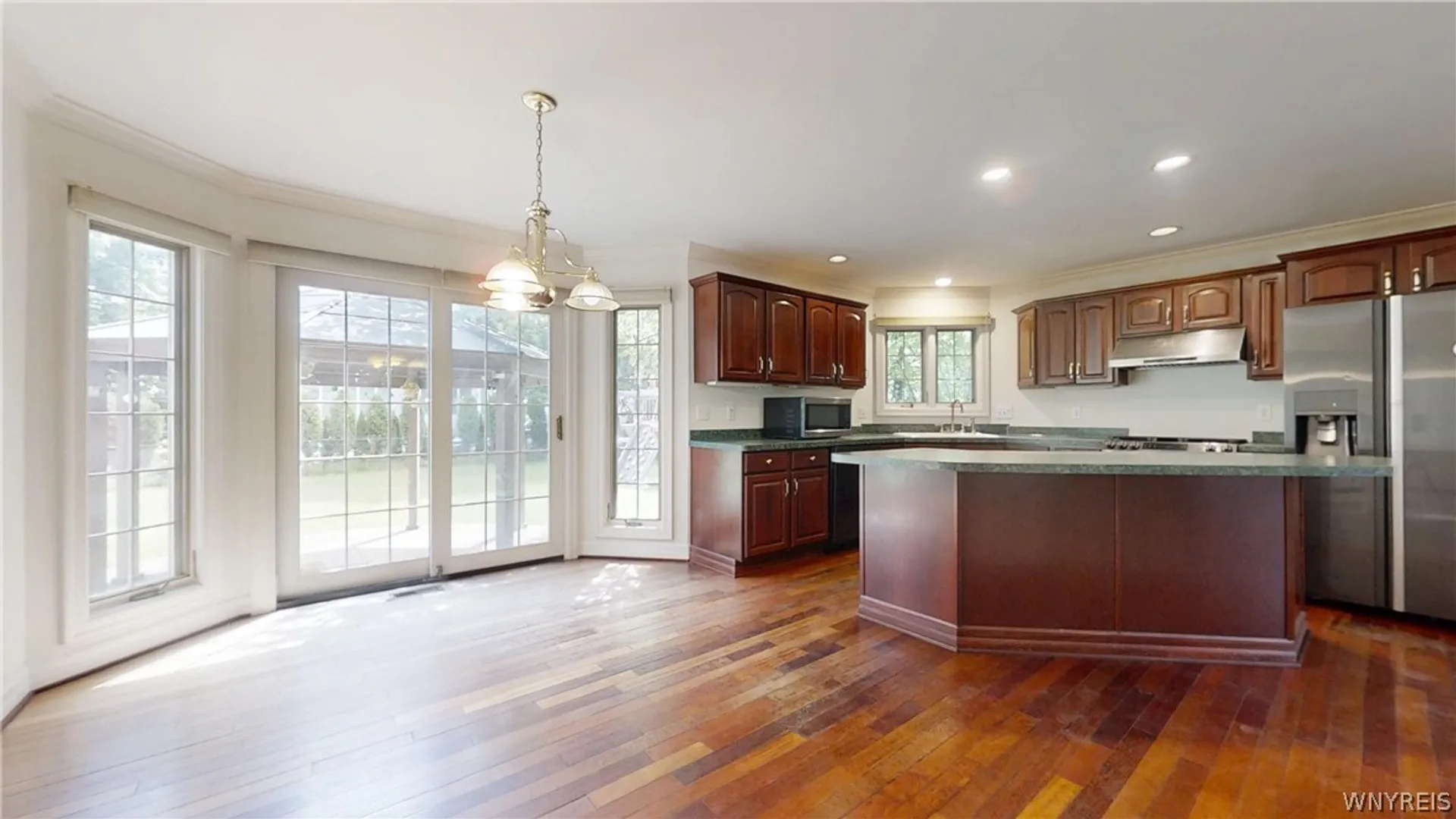 Property at 127 Covent Garden Ln, Amherst, NY 14221 21