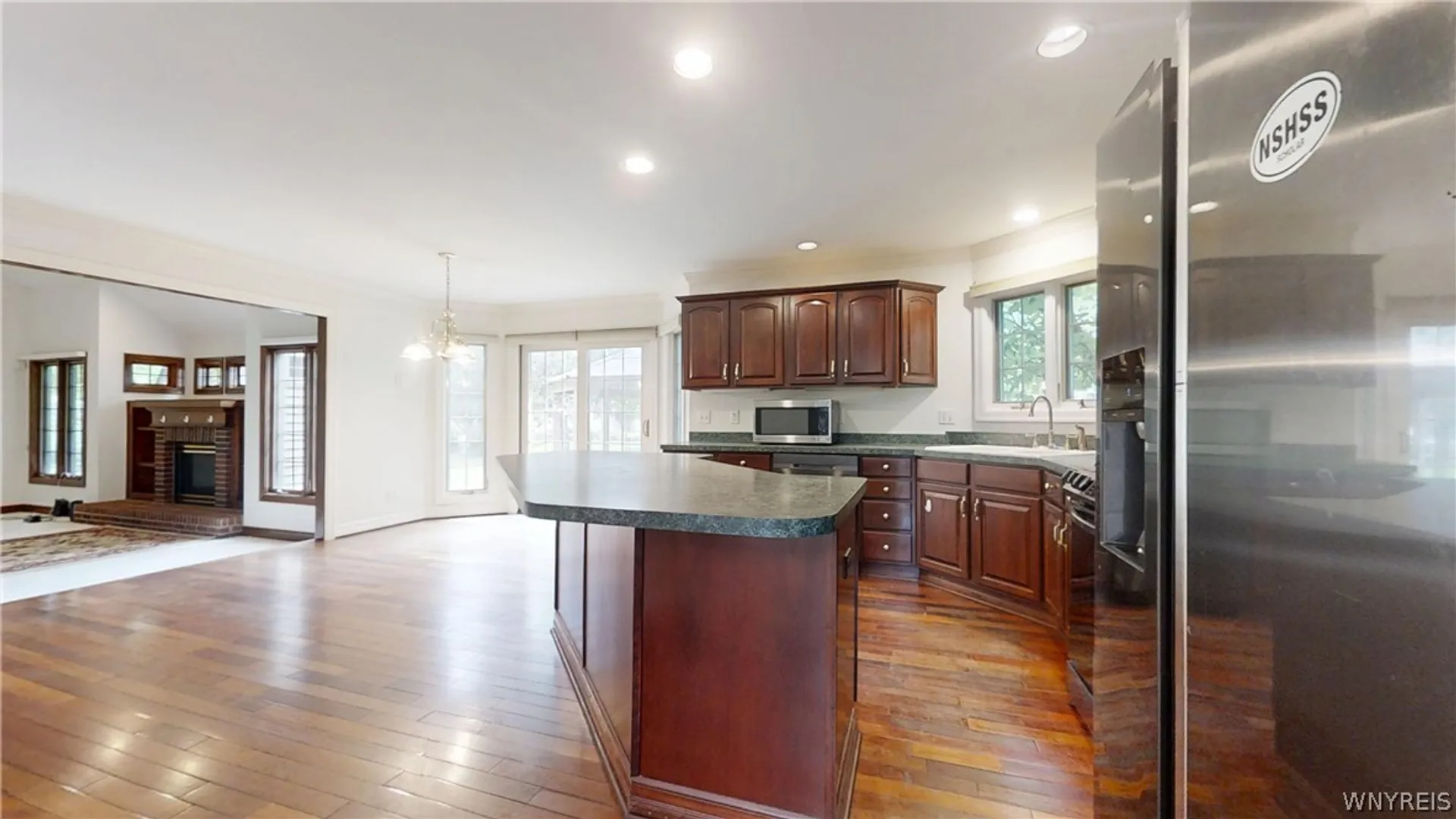 Property at 127 Covent Garden Ln, Amherst, NY 14221 23