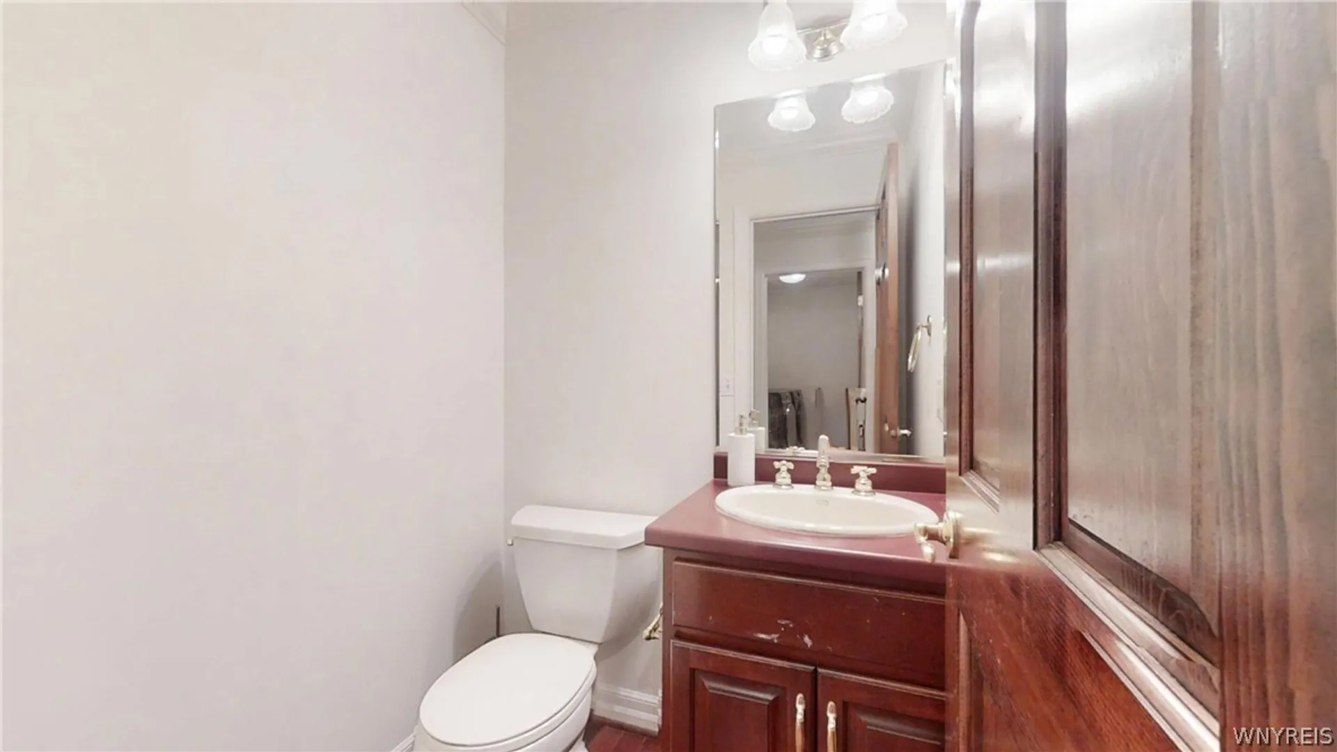 Property at 127 Covent Garden Ln, Amherst, NY 14221 25