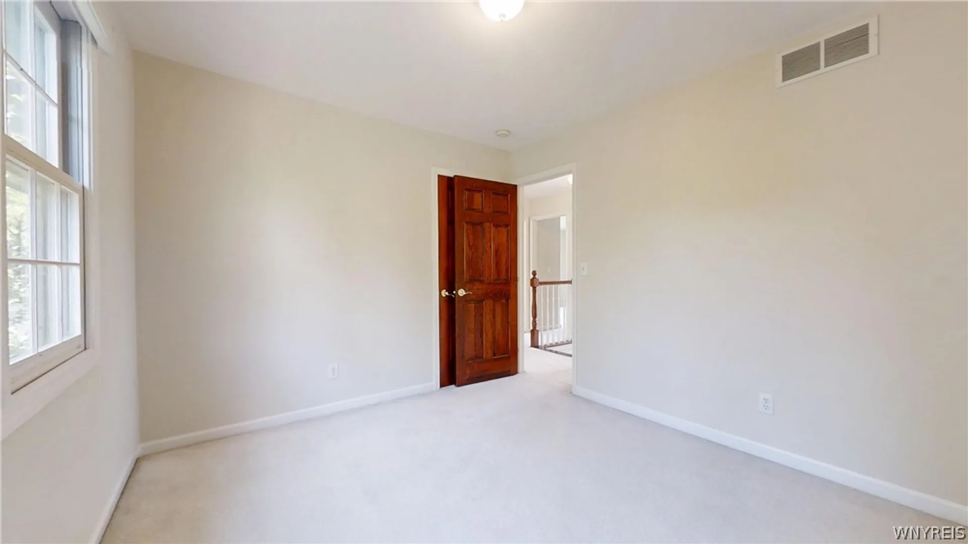 Property at 127 Covent Garden Ln, Amherst, NY 14221 36