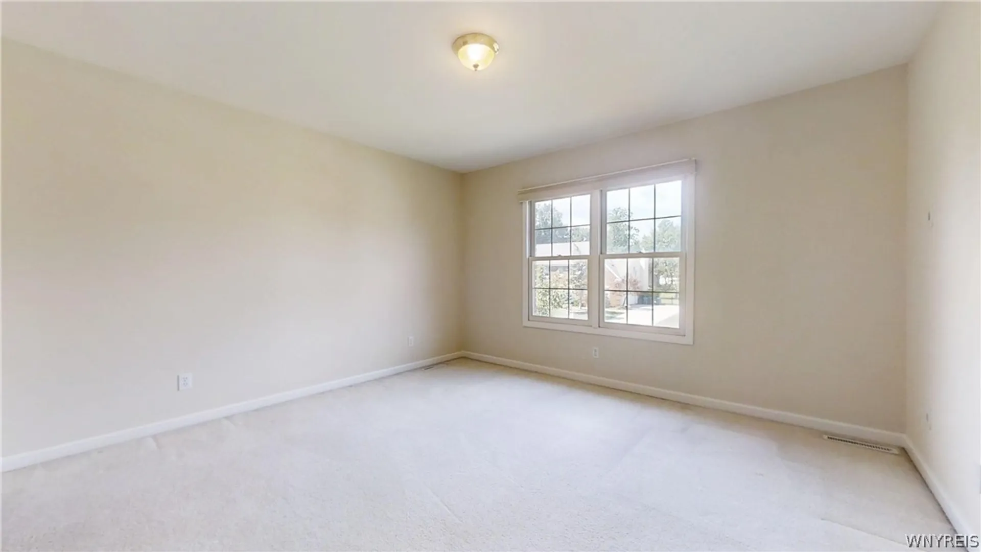 Property at 127 Covent Garden Ln, Amherst, NY 14221 39
