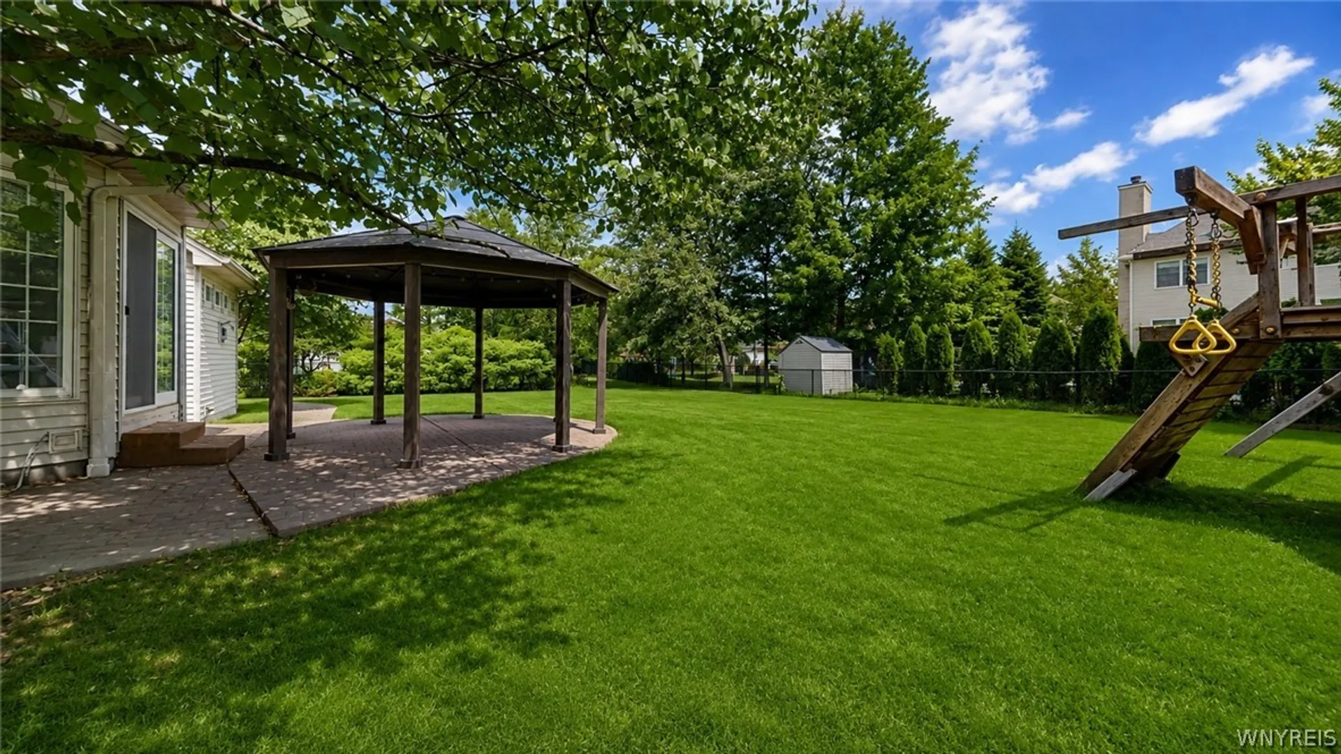Property at 127 Covent Garden Ln, Amherst, NY 14221 48