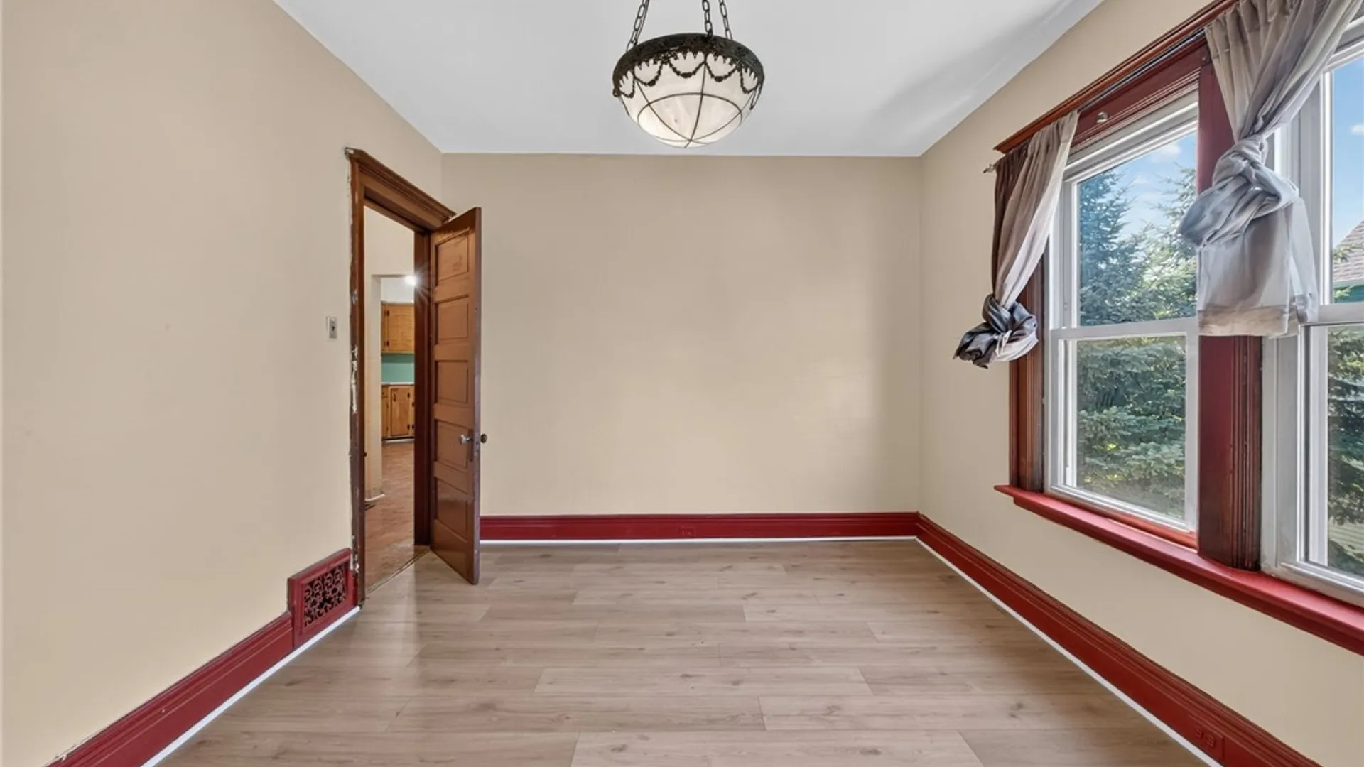 Property at 509 Woodlawn Avenue, Buffalo, NY 14208 28
